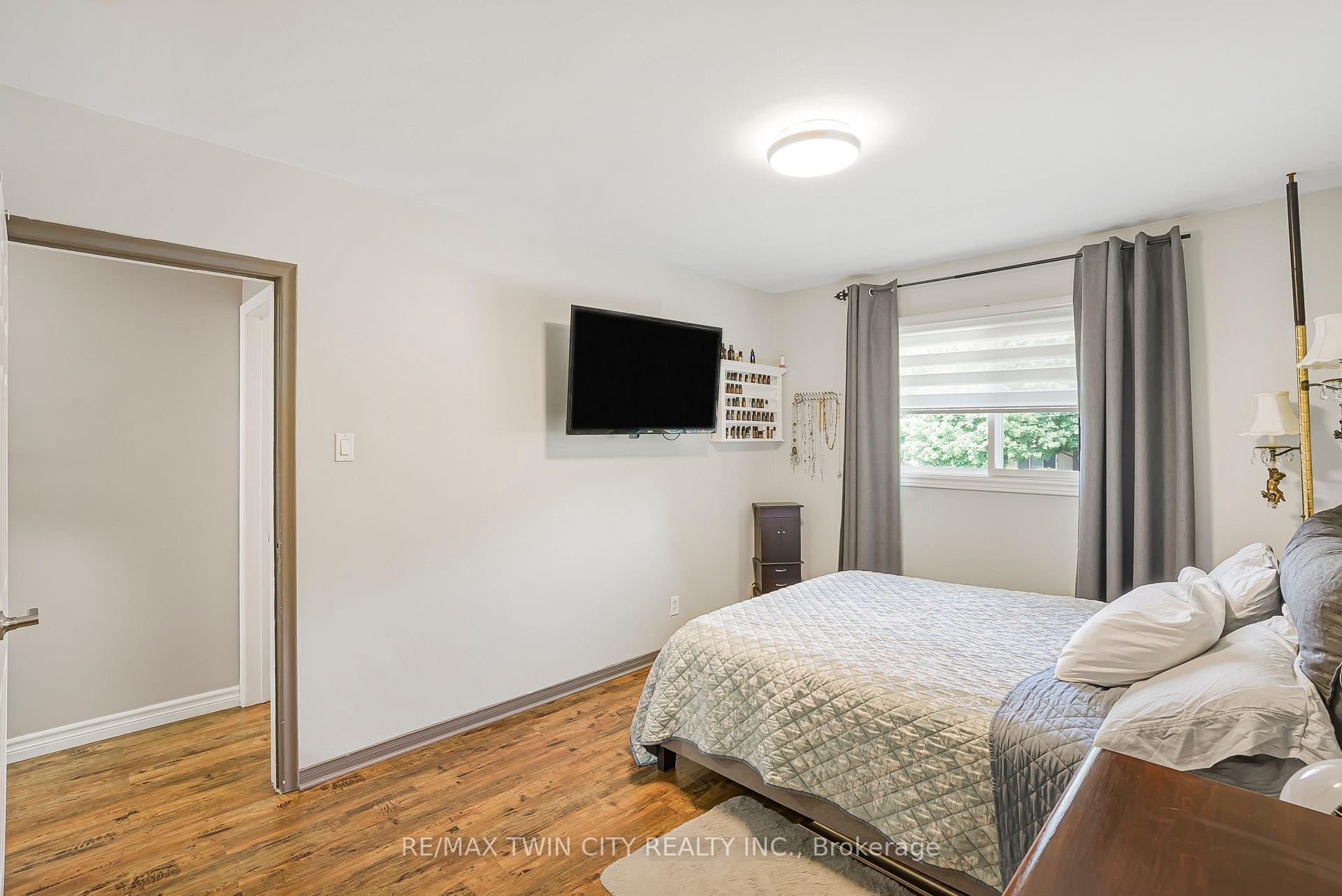 Photo 32 of 193 Carson Drive, Kitchener — HOMEH