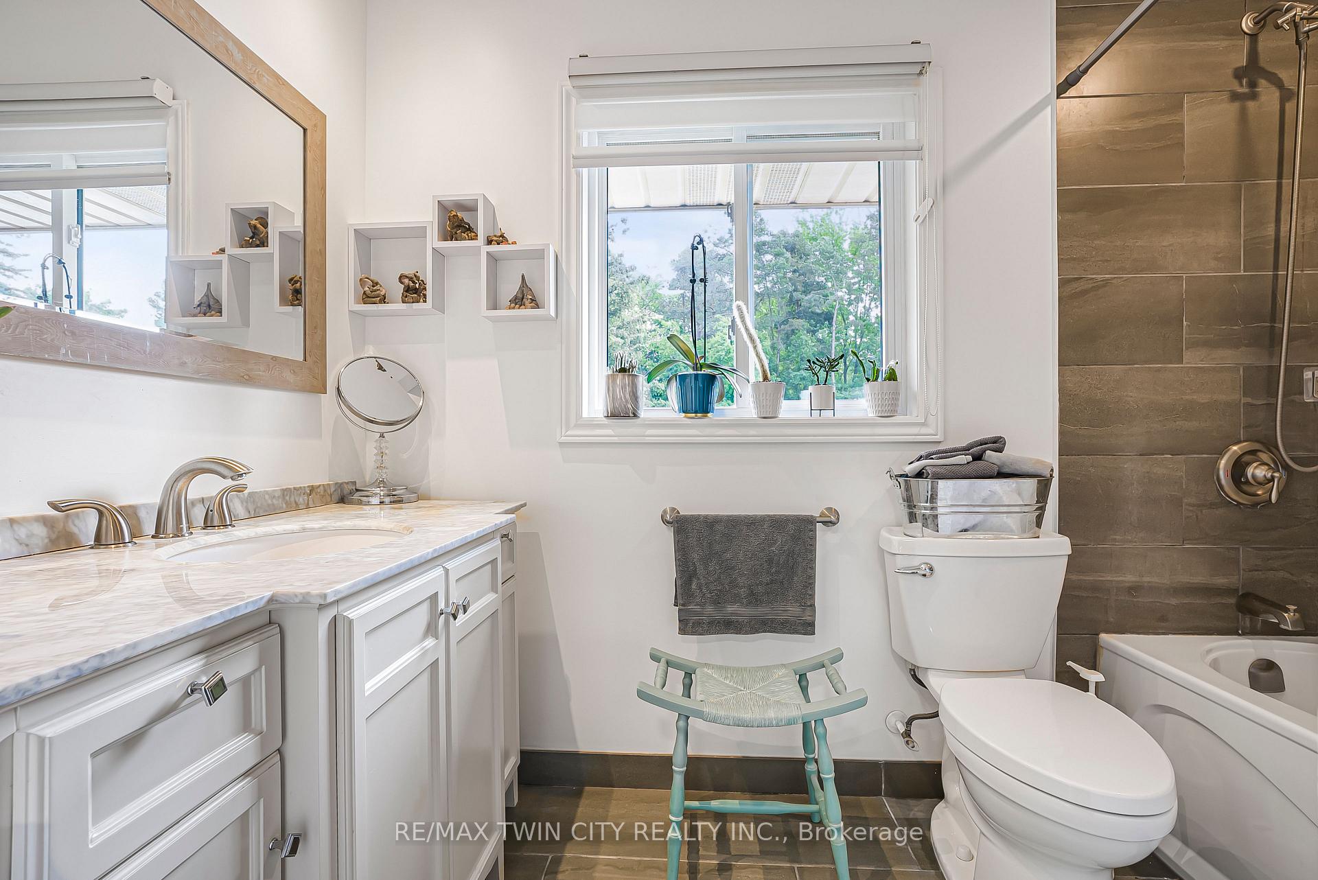 Photo 34 of 193 Carson Drive, Kitchener — HOMEH