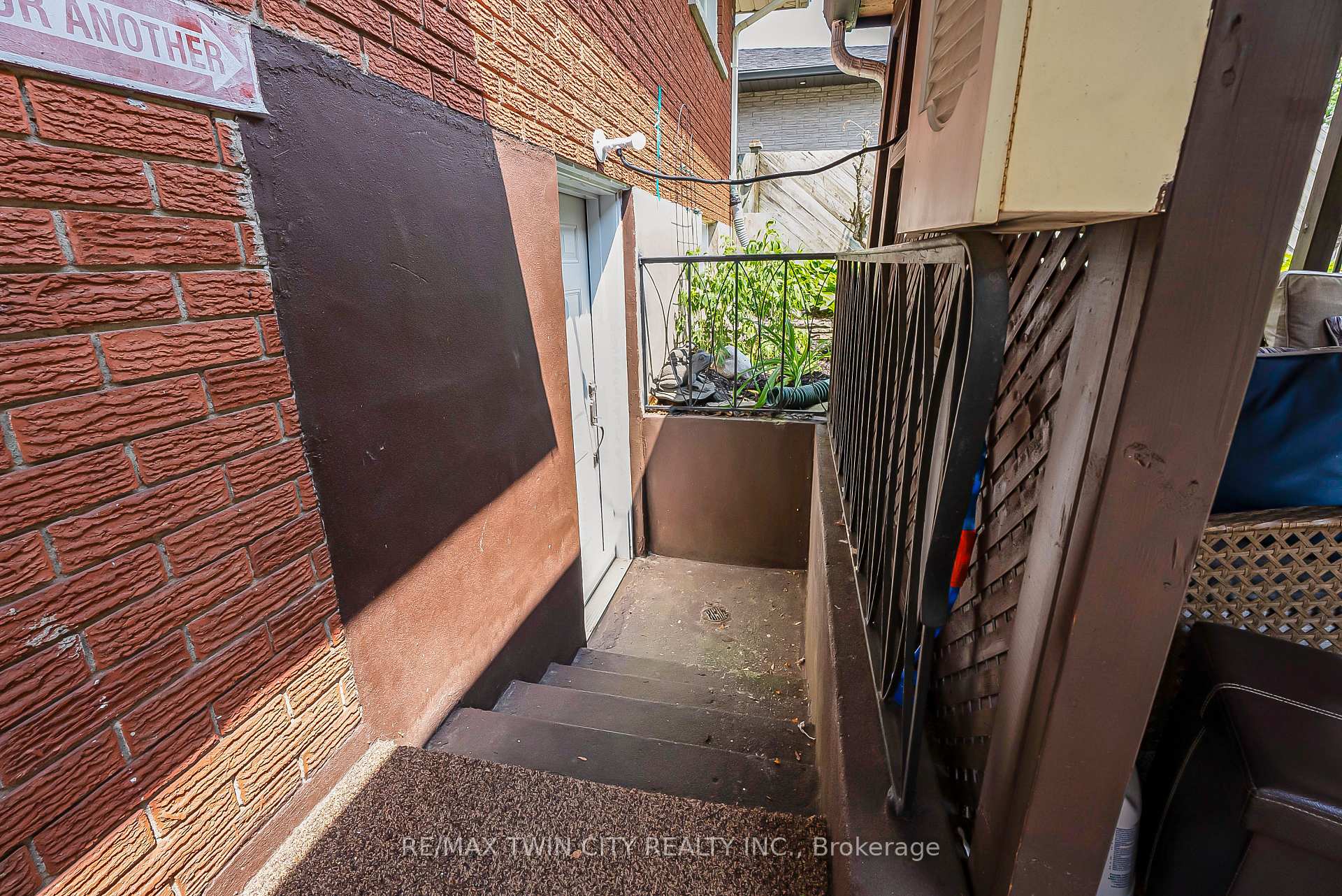 Photo 44 of 193 Carson Drive, Kitchener — HOMEH