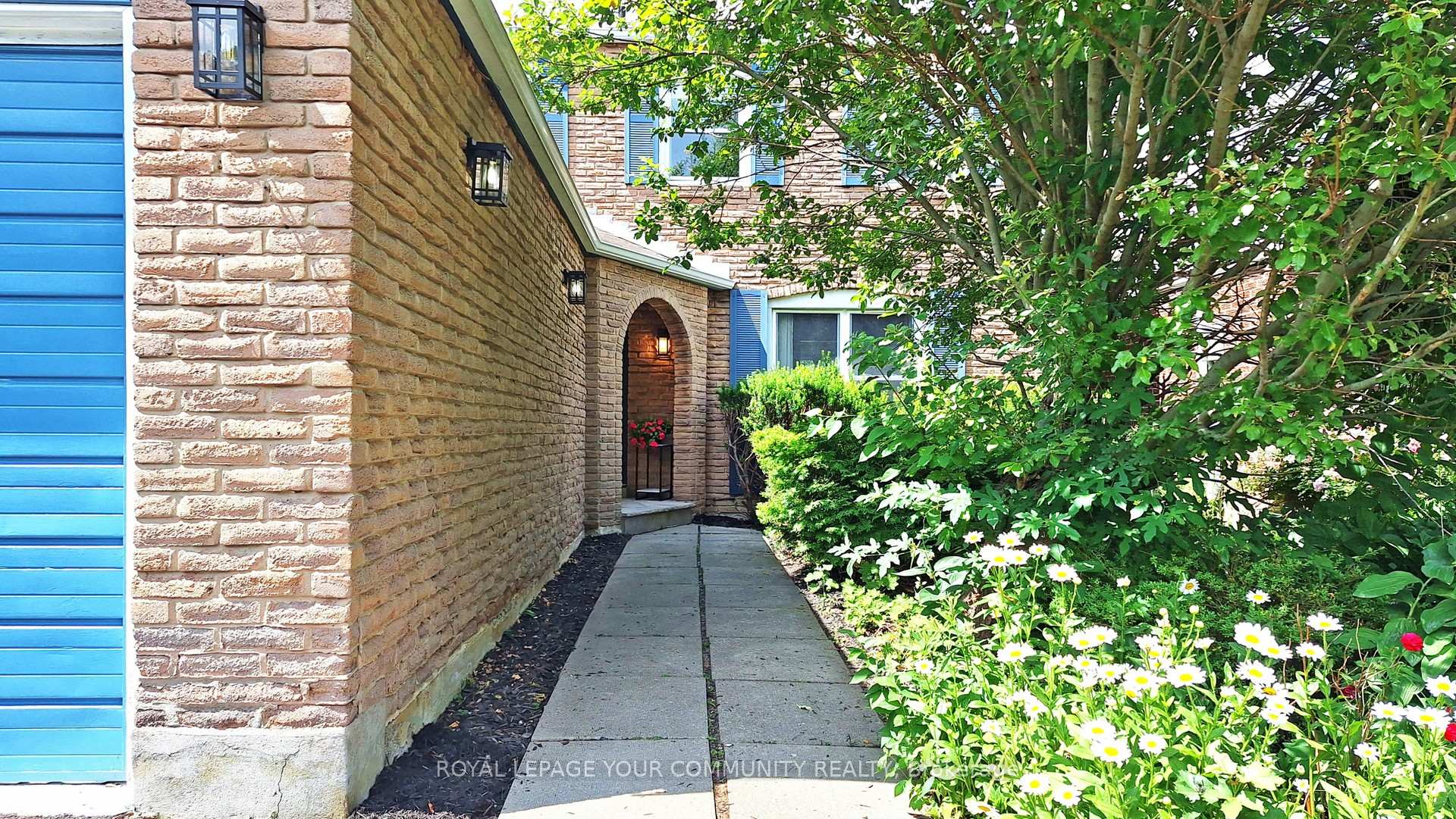 Photo 5 of 42 Holsworthy Crescent, Markham, German Mills — HOMEH