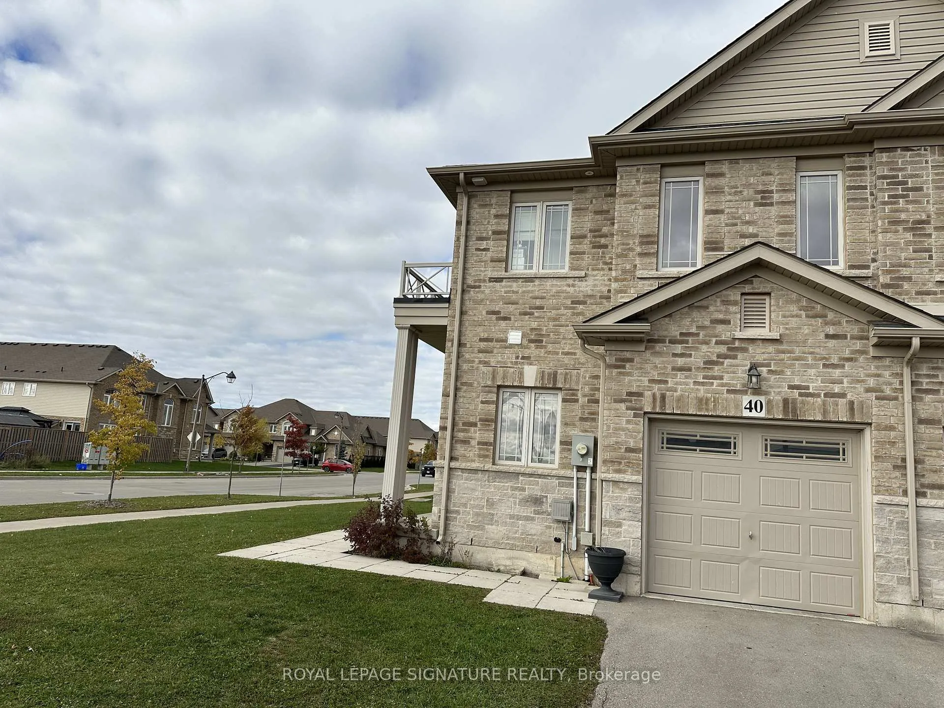 Front of 40 Kingsborough Dr