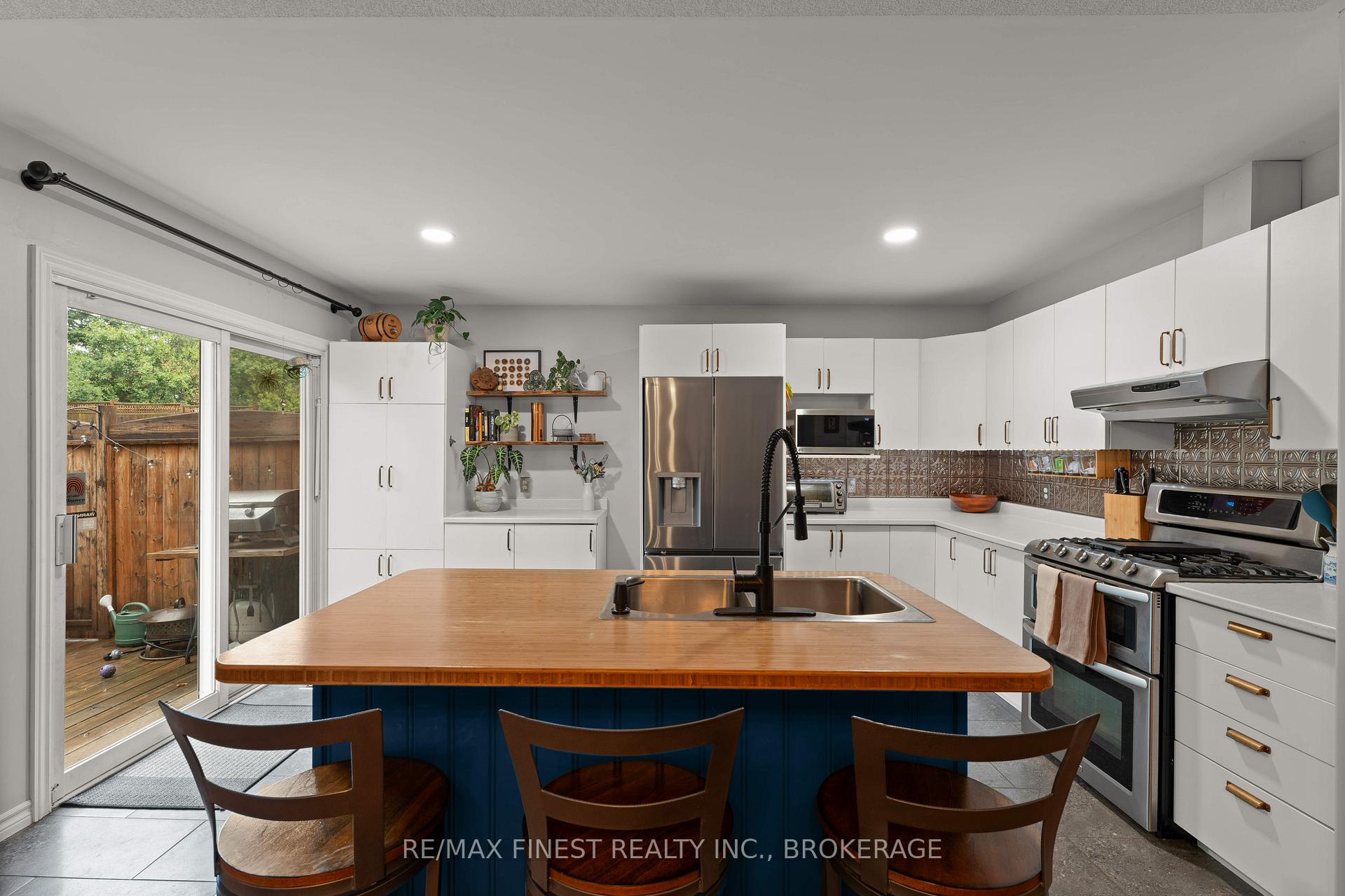 Photo 11 of 910 Lombardy Street, Kingston, South of Taylor-Kidd Blvd — HOMEH