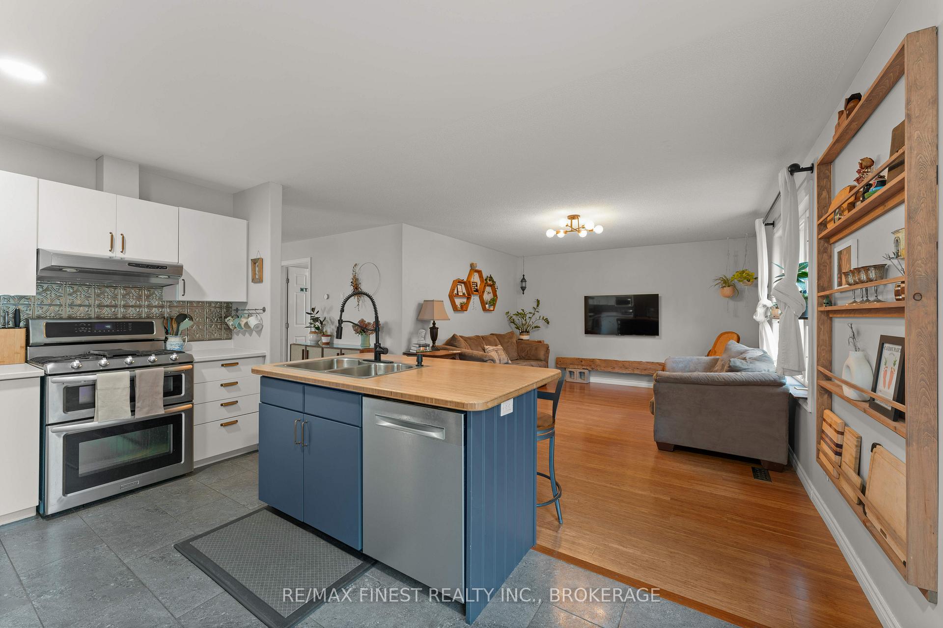 Photo 12 of 910 Lombardy Street, Kingston, South of Taylor-Kidd Blvd — HOMEH