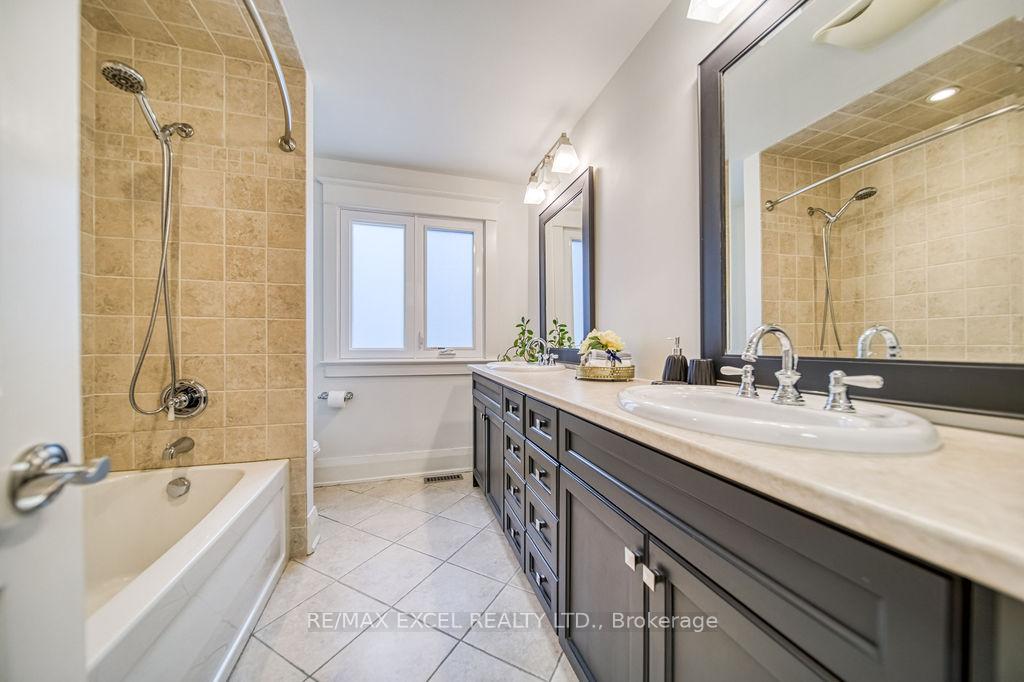 Photo 33 of 3 Delhi Crescent, Markham, Unionville — HOMEH