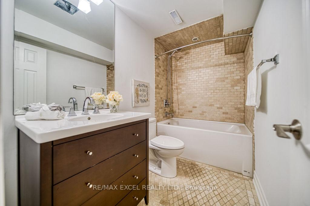 Photo 42 of 3 Delhi Crescent, Markham, Unionville — HOMEH