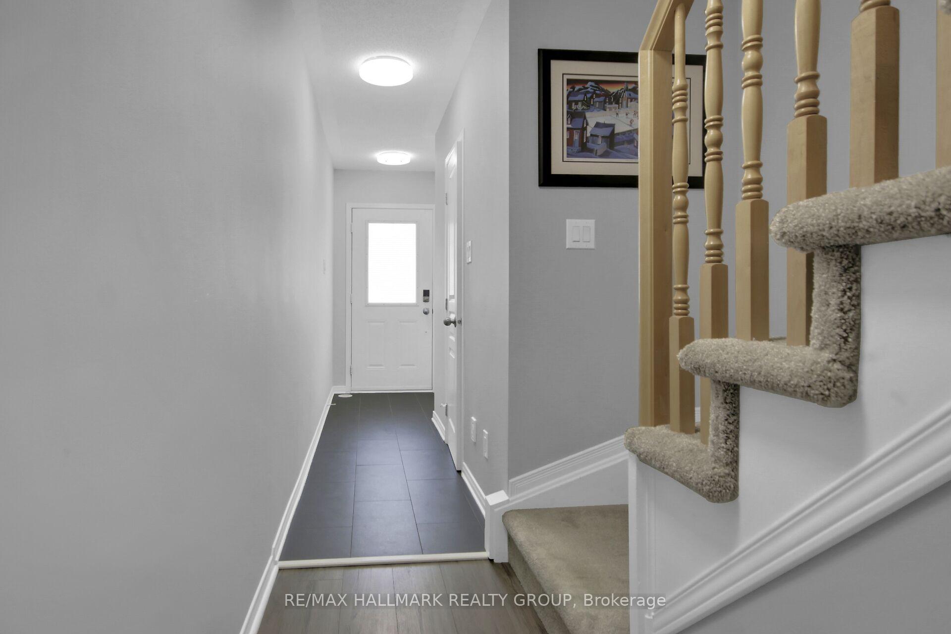 Photo 4 of 303 Mosaic Private, Ottawa, Kanata - Morgan's Grant/South March — HOMEH