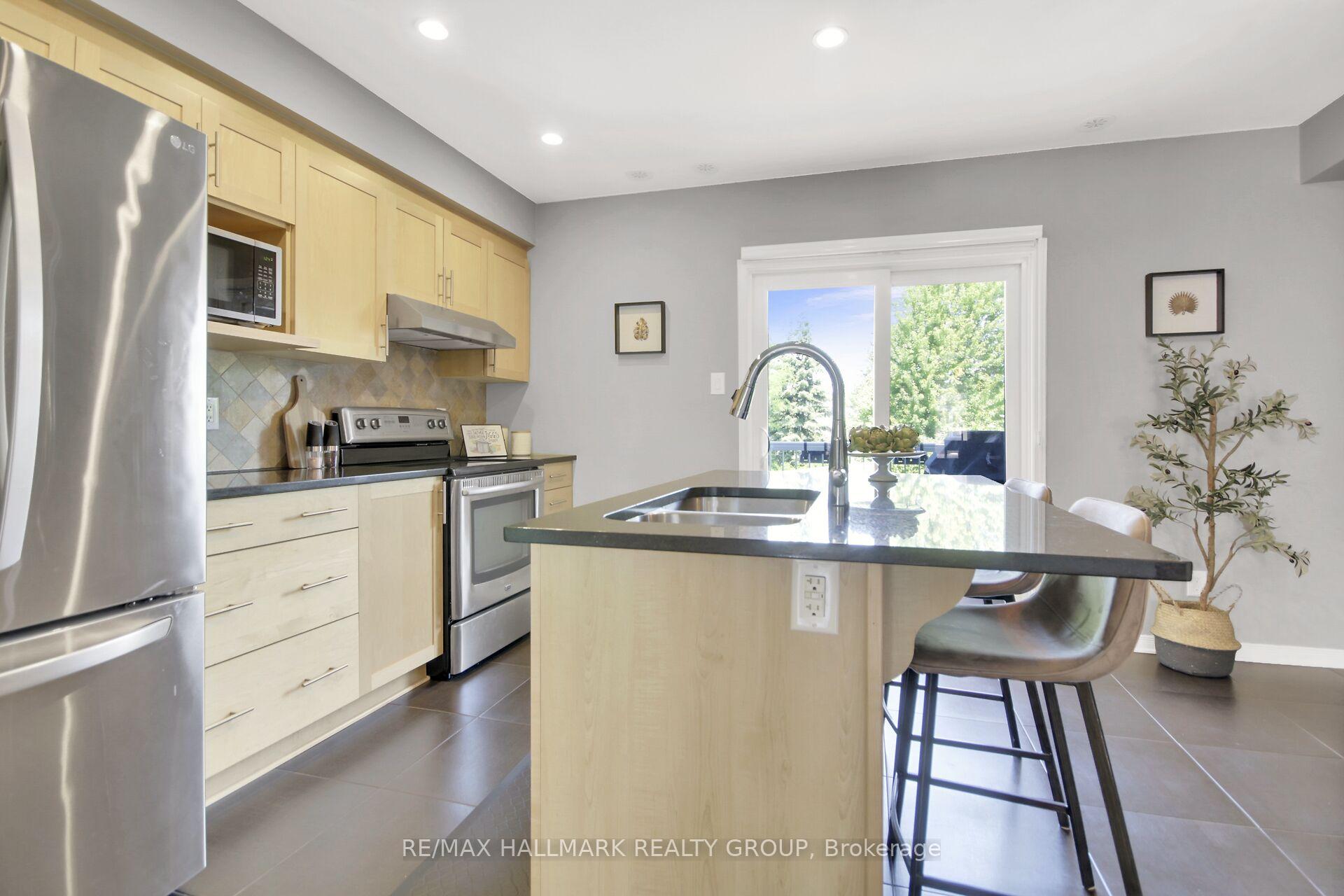 Photo 29 of 303 Mosaic Private, Ottawa, Kanata - Morgan's Grant/South March — HOMEH