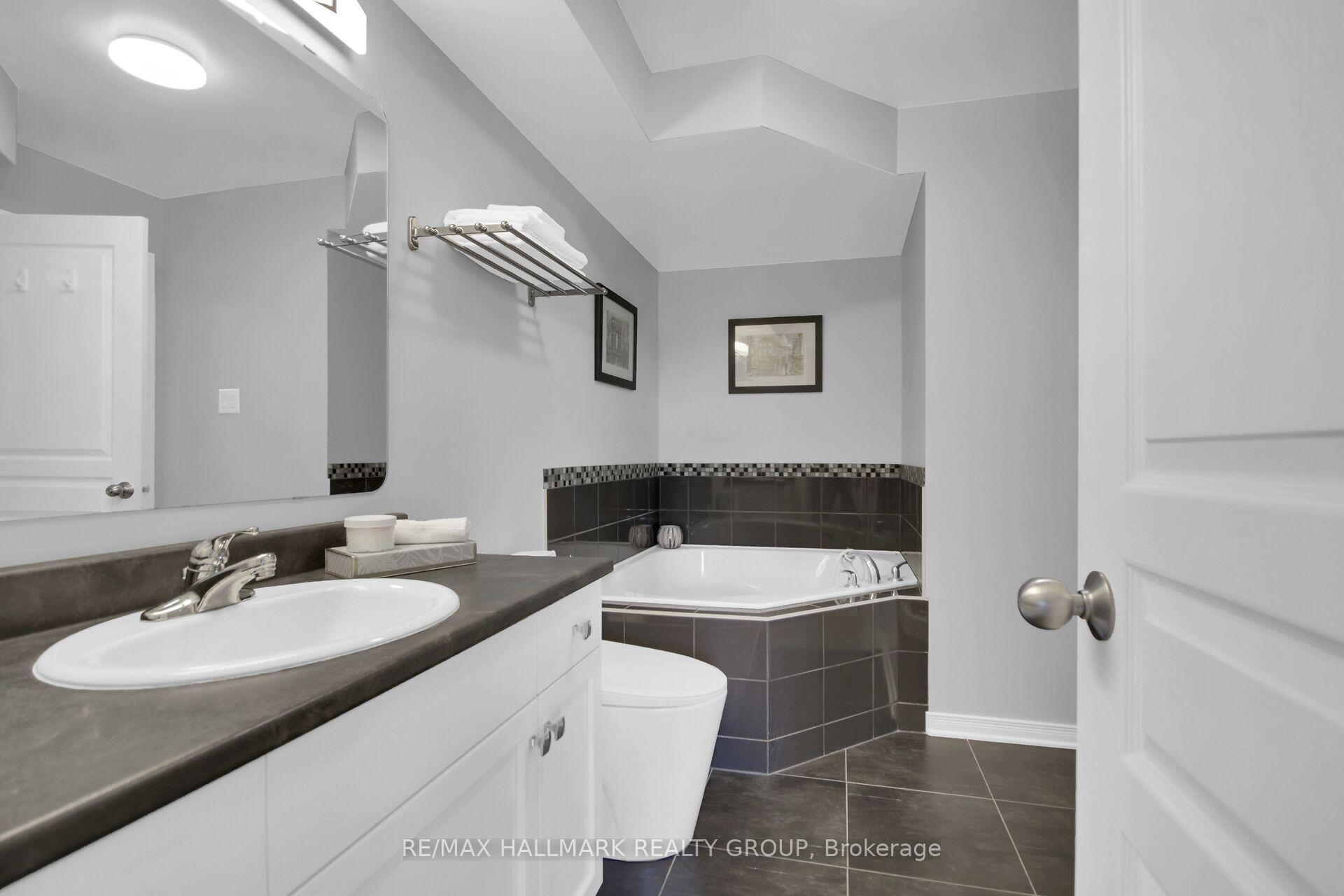 Photo 39 of 303 Mosaic Private, Ottawa, Kanata - Morgan's Grant/South March — HOMEH