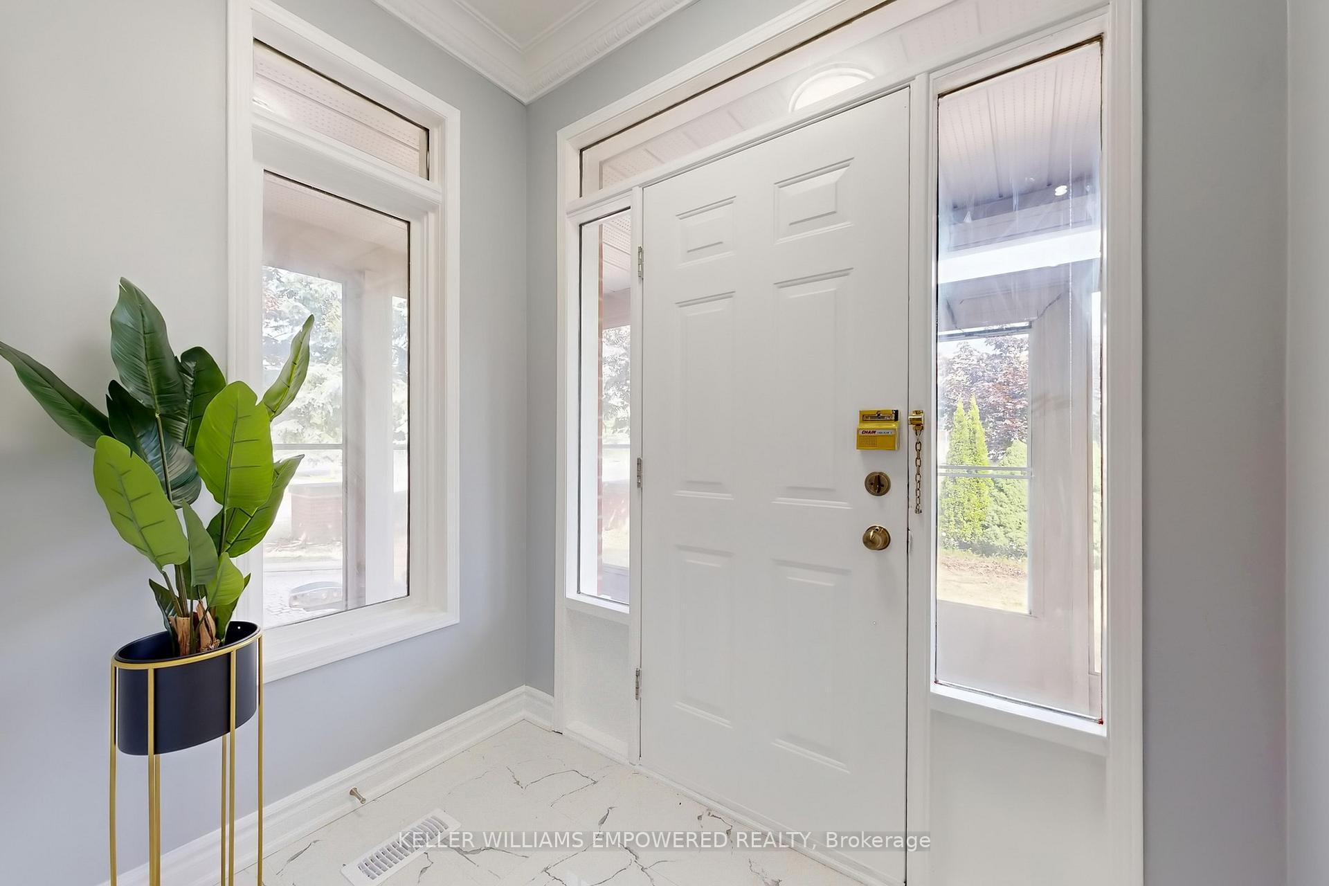 Photo 4 of 71 Mansfield Lane, Markham, Markville — HOMEH