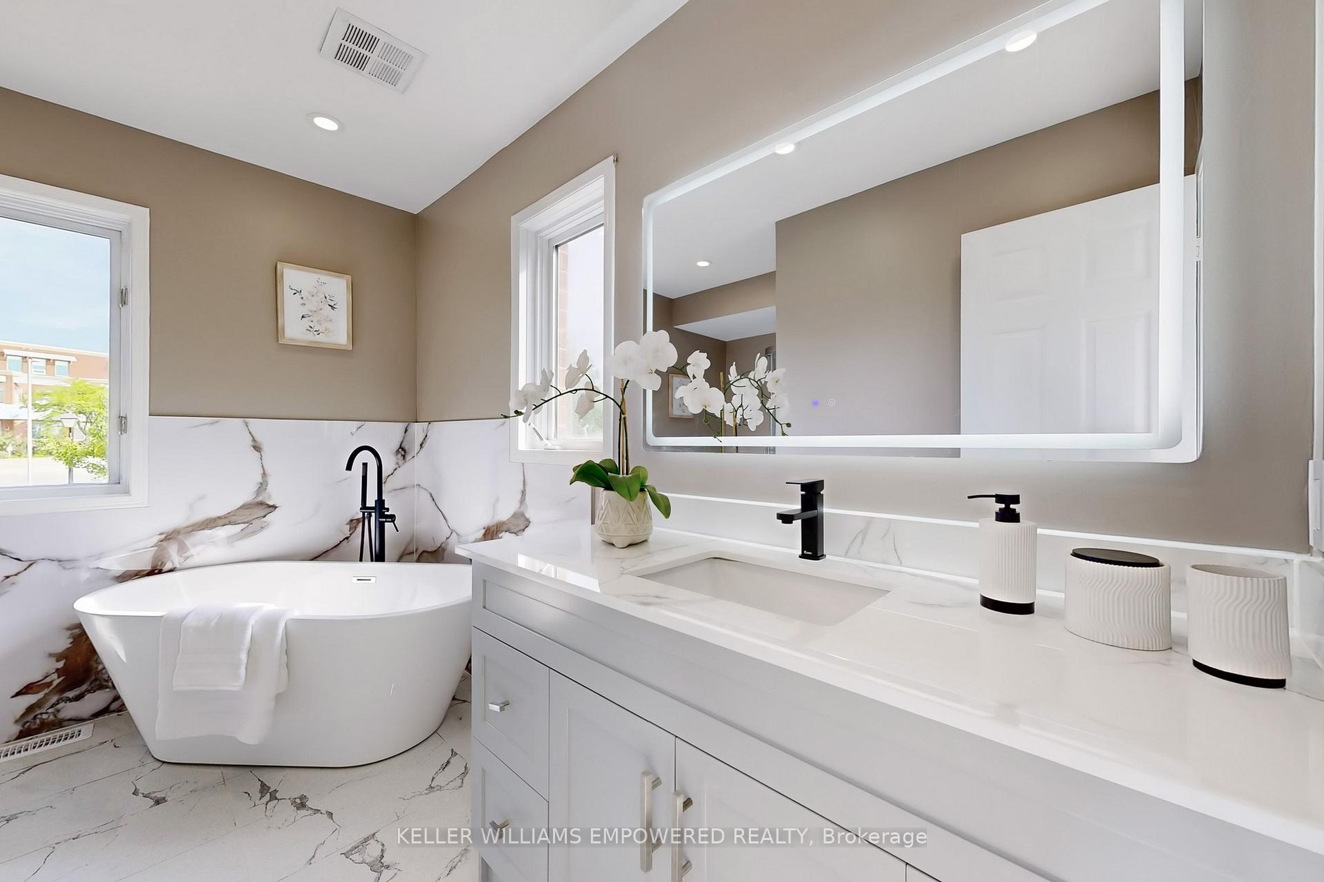 Photo 38 of 71 Mansfield Lane, Markham, Markville — HOMEH