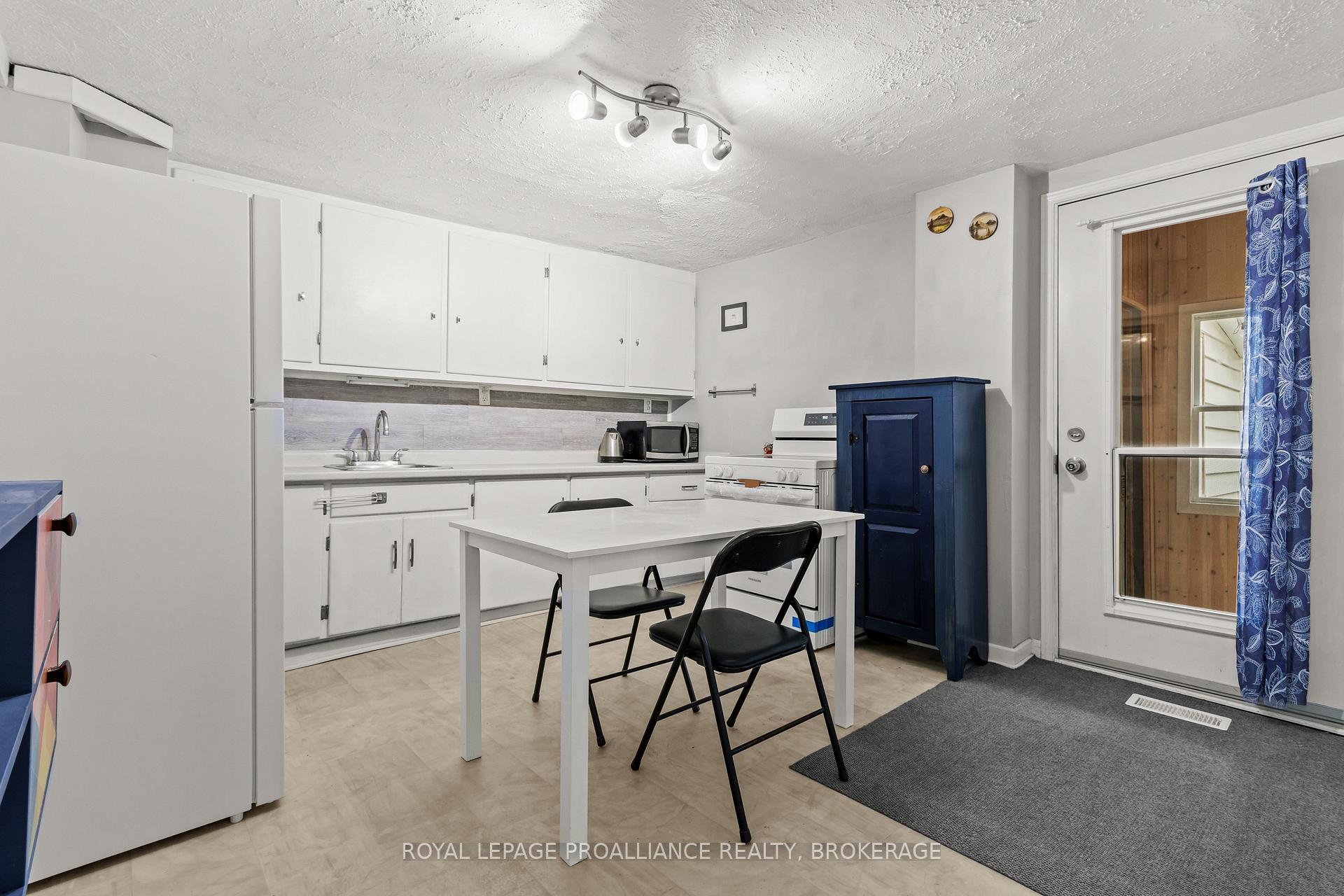 Photo 10 of 32 Main Street, Kingston, East of Sir John A. Blvd — HOMEH