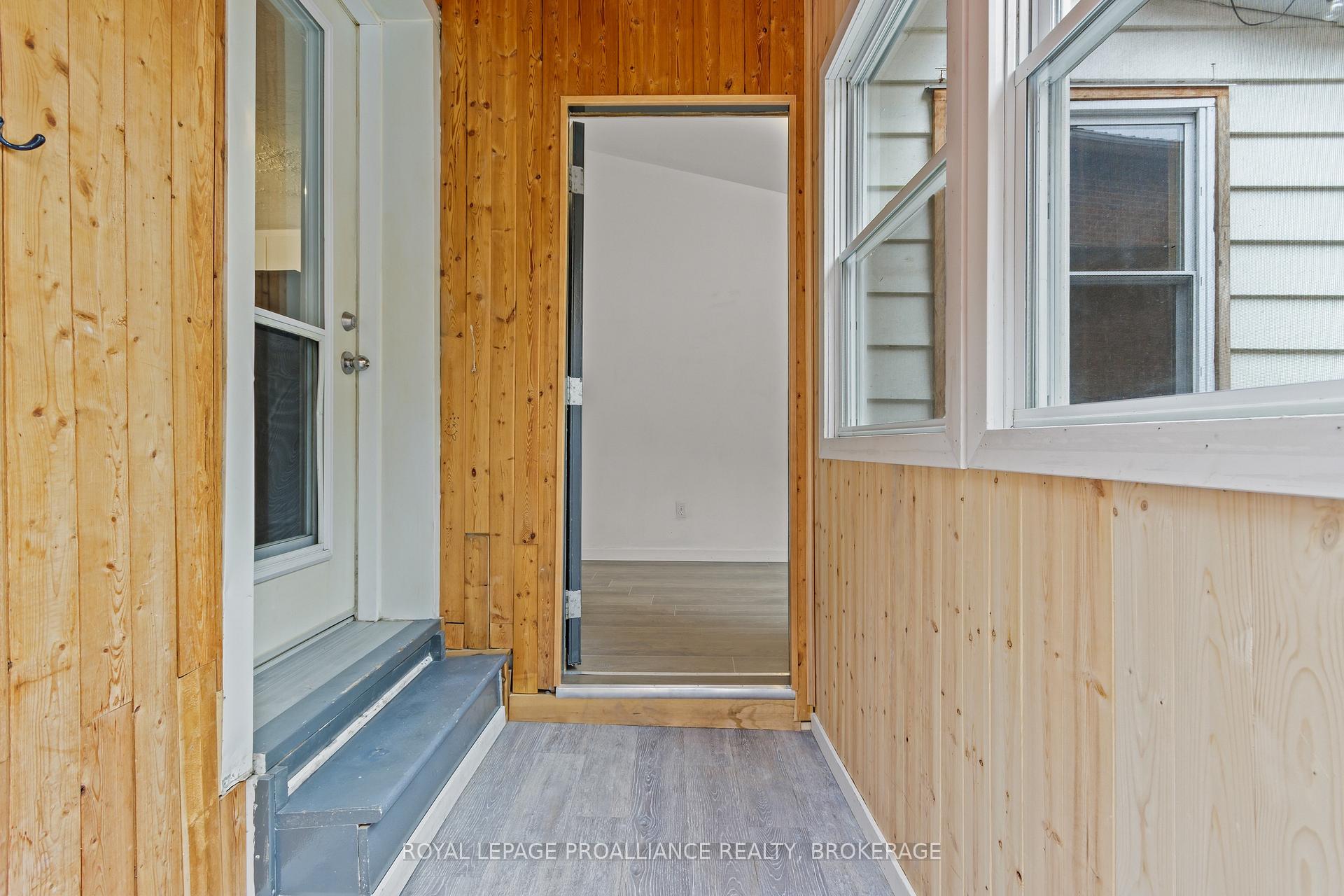 Photo 11 of 32 Main Street, Kingston, East of Sir John A. Blvd — HOMEH