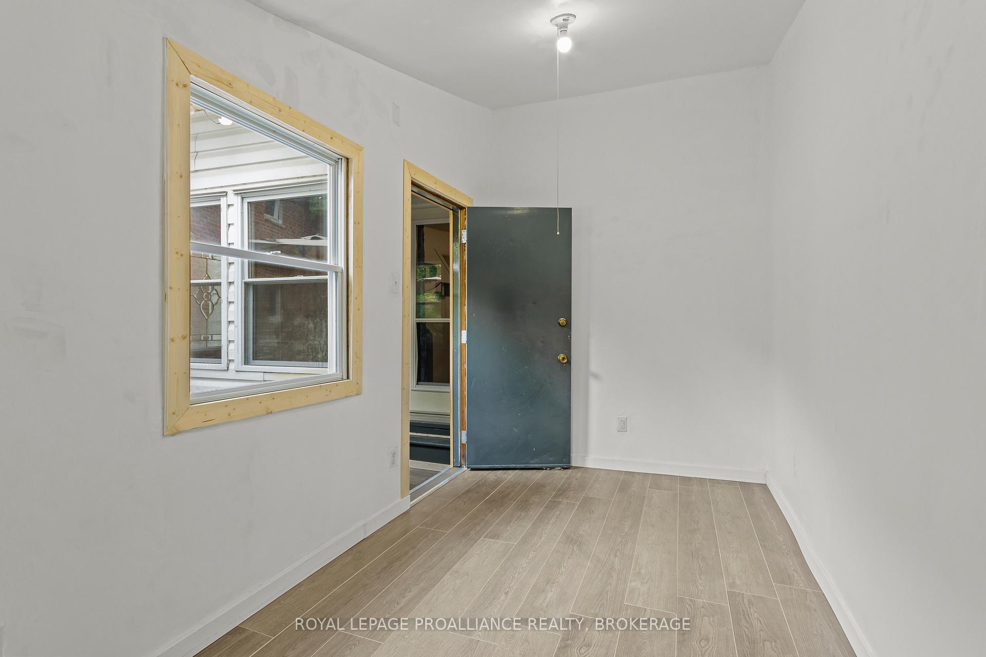 Photo 13 of 32 Main Street, Kingston, East of Sir John A. Blvd — HOMEH