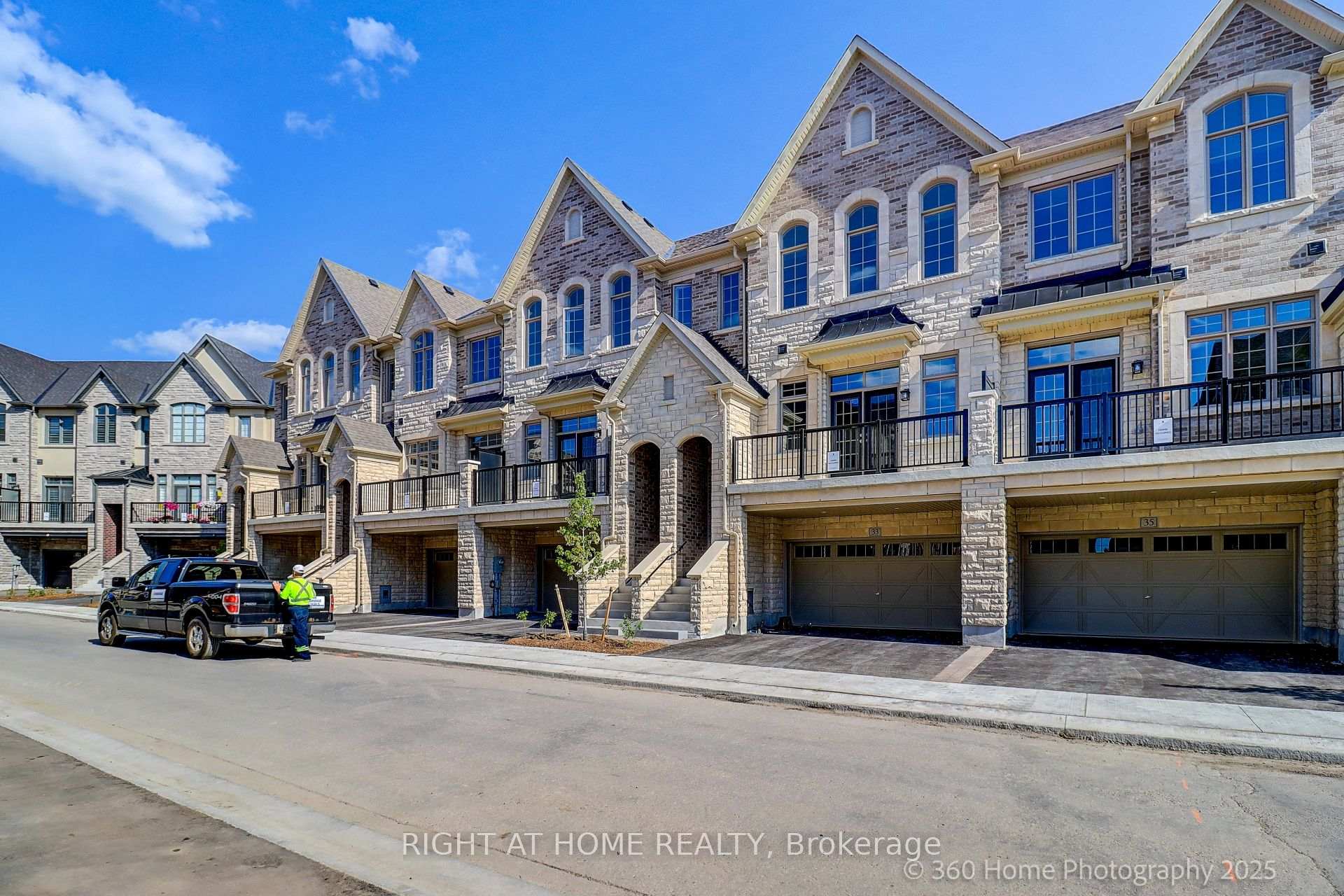 Photo 2 of 33 West Village Lane, Markham, Angus Glen — HOMEH