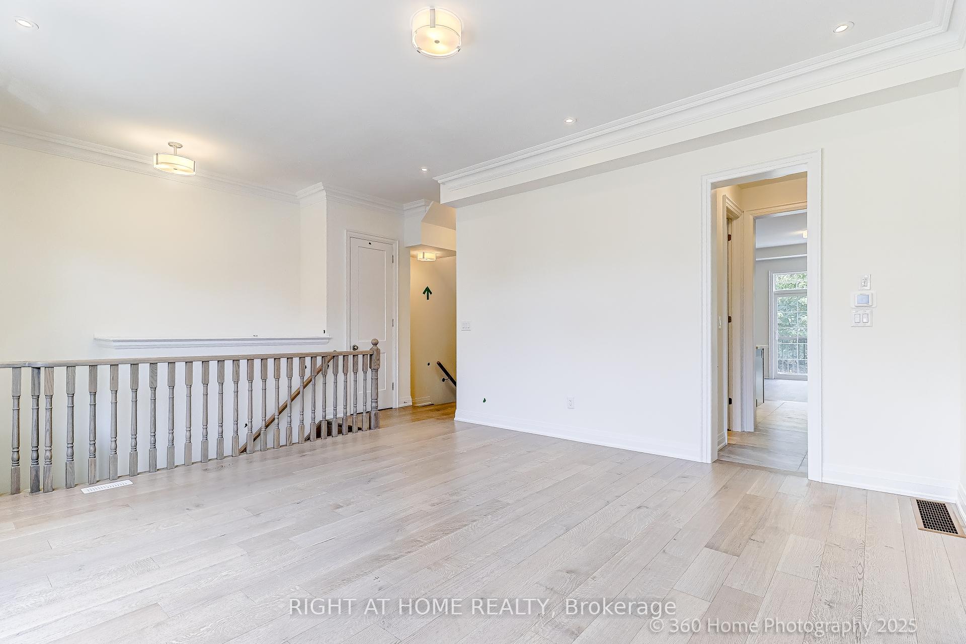Photo 4 of 33 West Village Lane, Markham, Angus Glen — HOMEH
