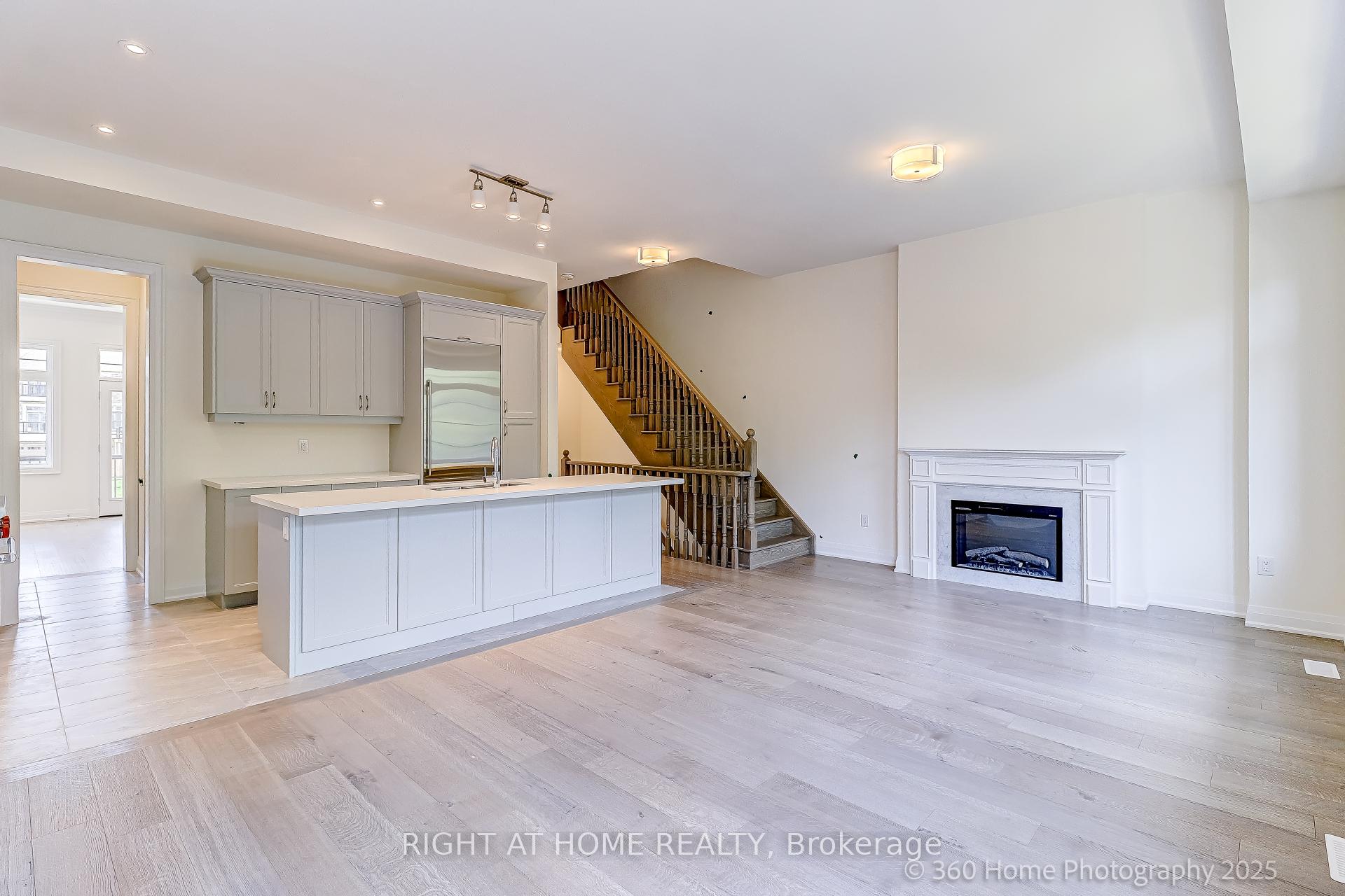 Photo 8 of 33 West Village Lane, Markham, Angus Glen — HOMEH