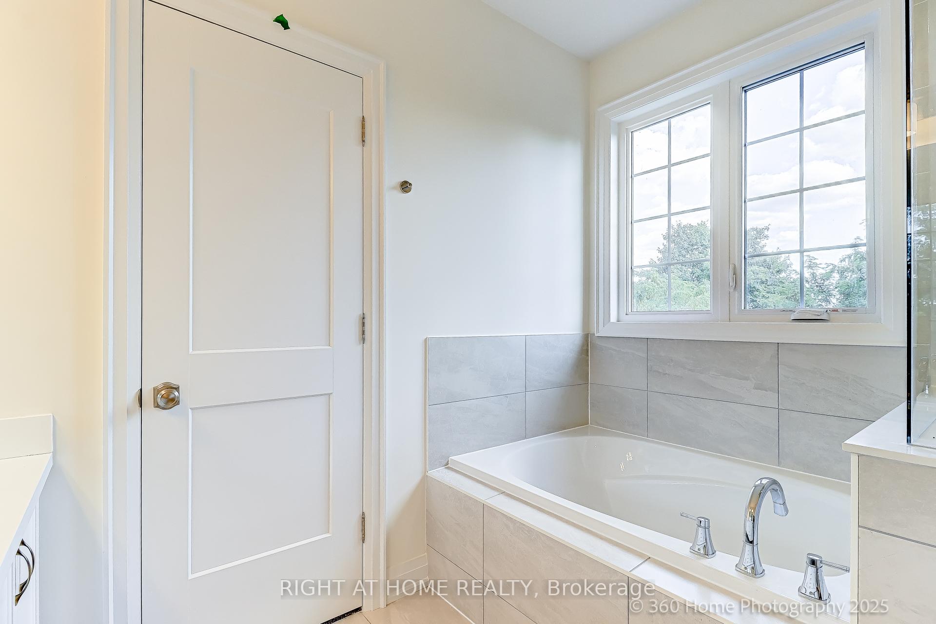 Photo 16 of 33 West Village Lane, Markham, Angus Glen — HOMEH