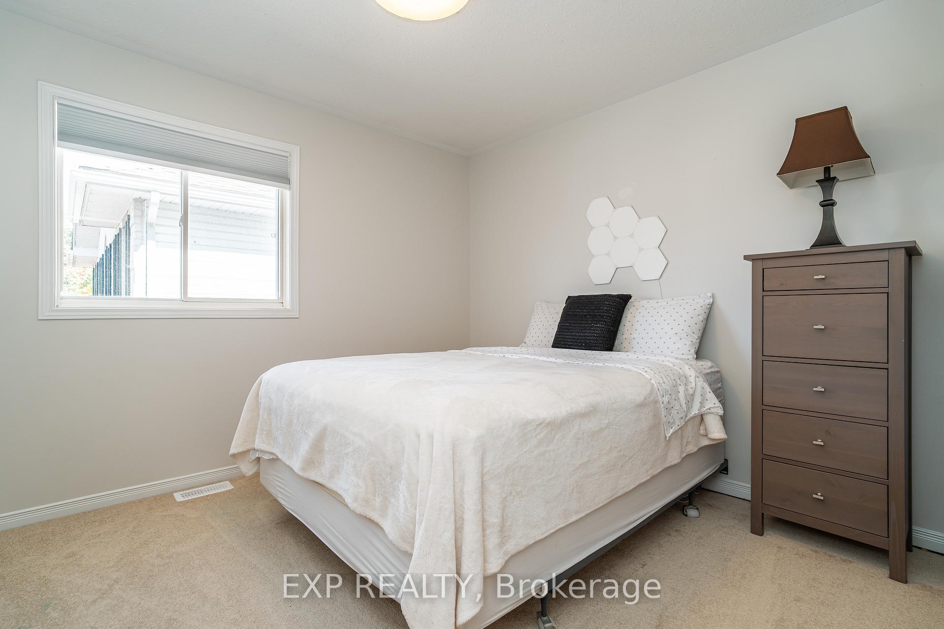 Photo 28 of 66 Newcastle Avenue, Ottawa, Kanata - Morgan's Grant/South March — HOMEH