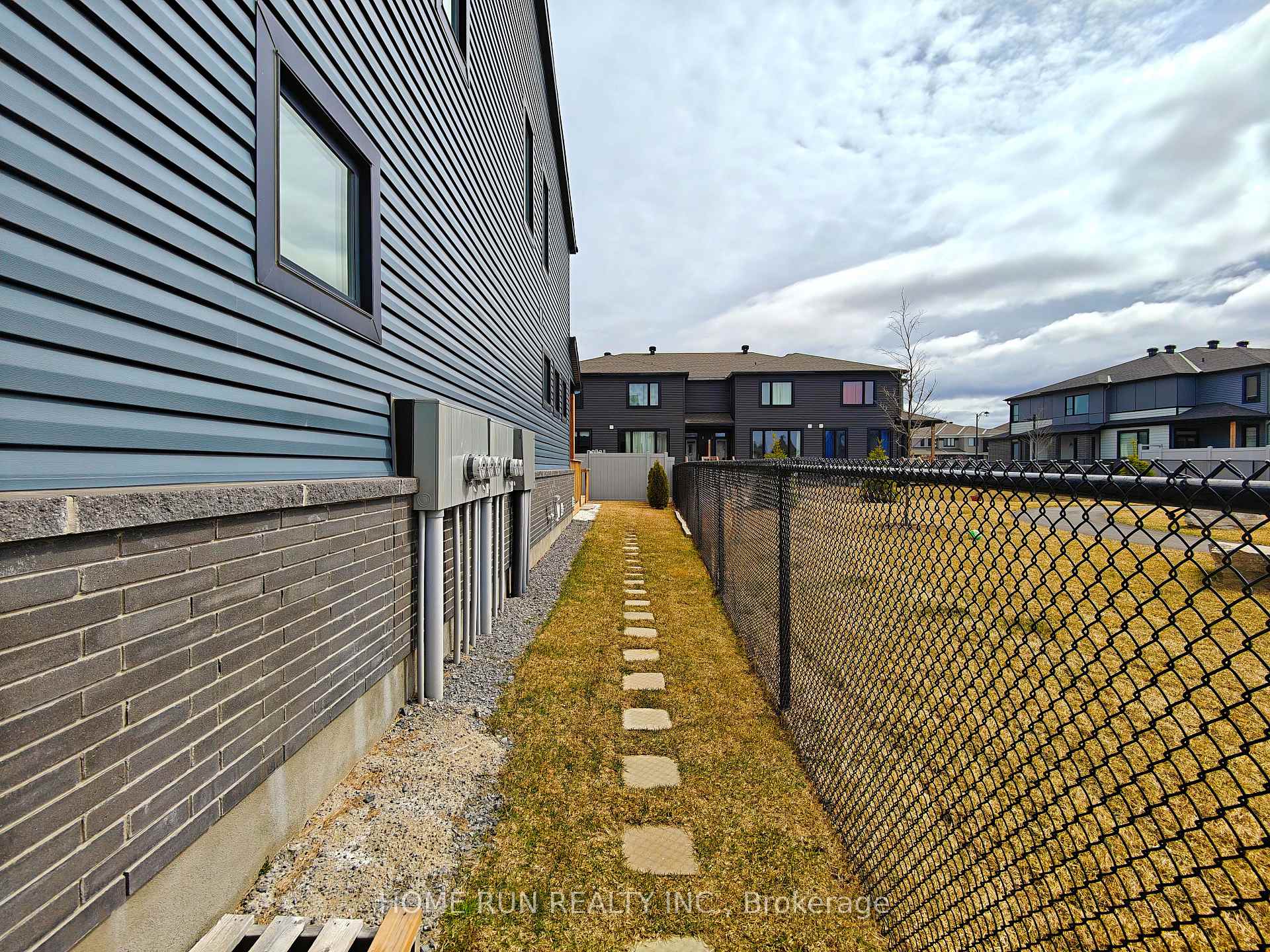 Photo 2 of 848 Paseana Place, Ottawa, Kanata - Emerald Meadows/Trailwest — HOMEH