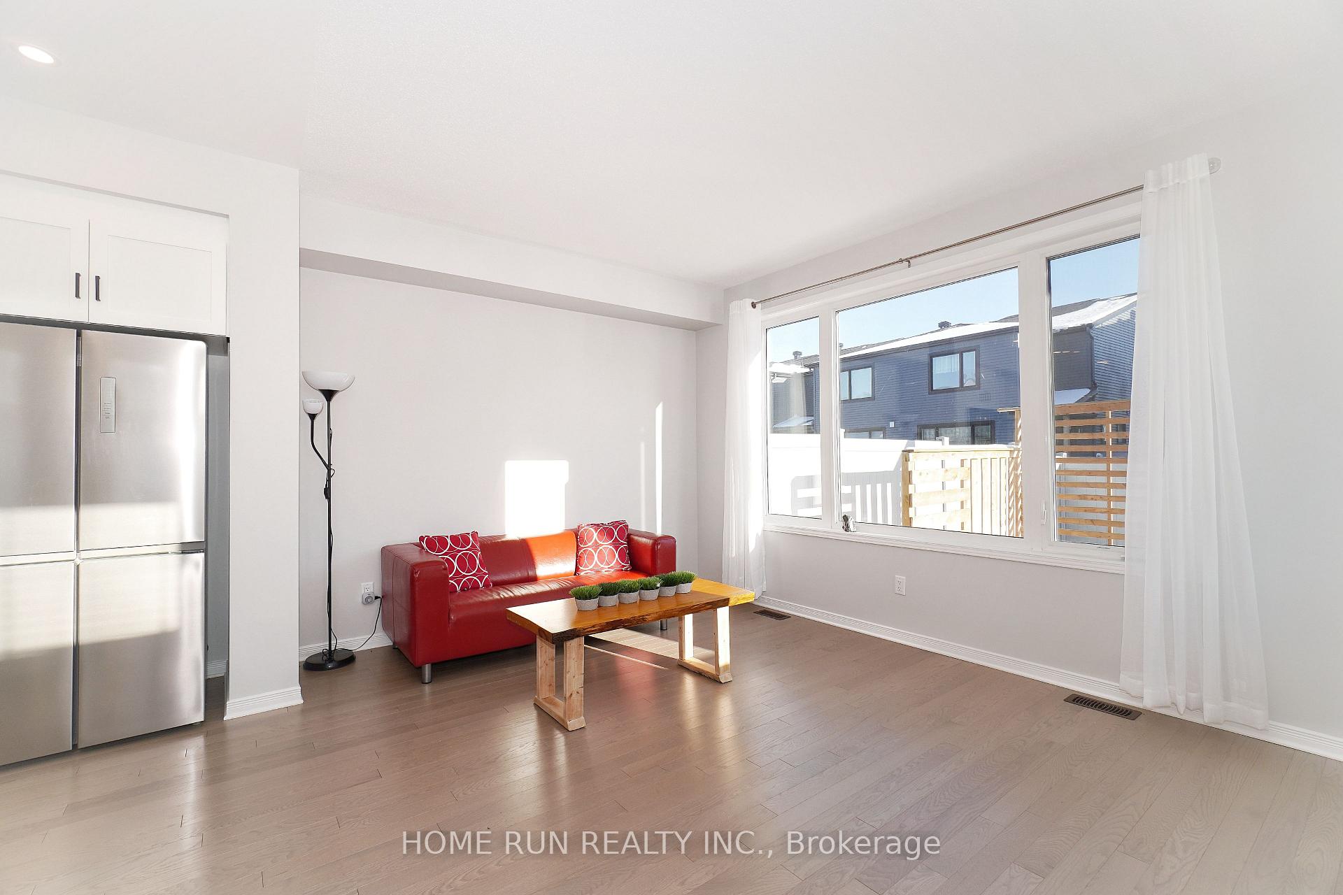 Photo 11 of 848 Paseana Place, Ottawa, Kanata - Emerald Meadows/Trailwest — HOMEH