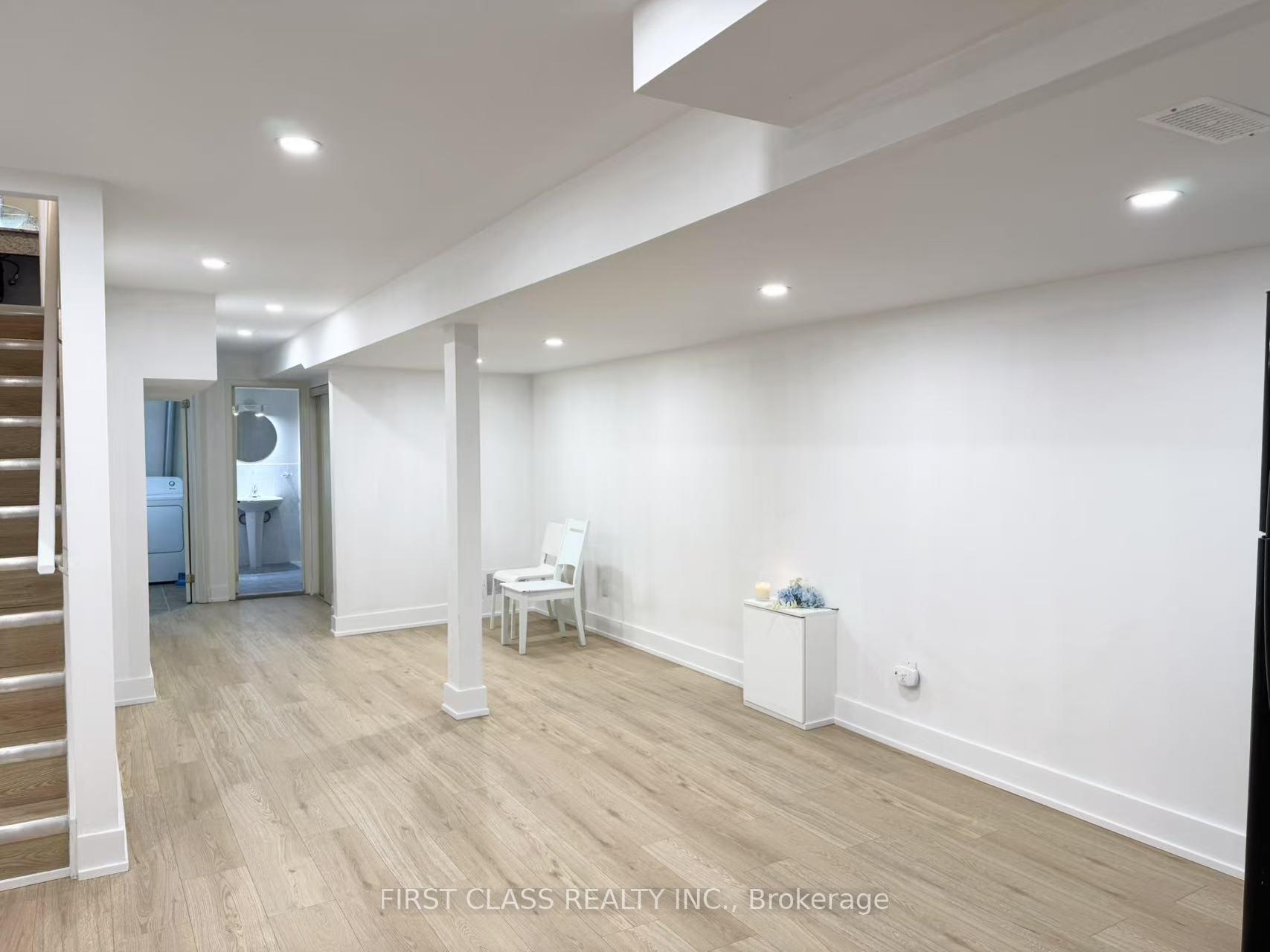 Photo 3 of 207 Bur Oak Avenue, Markham, Berczy — HOMEH