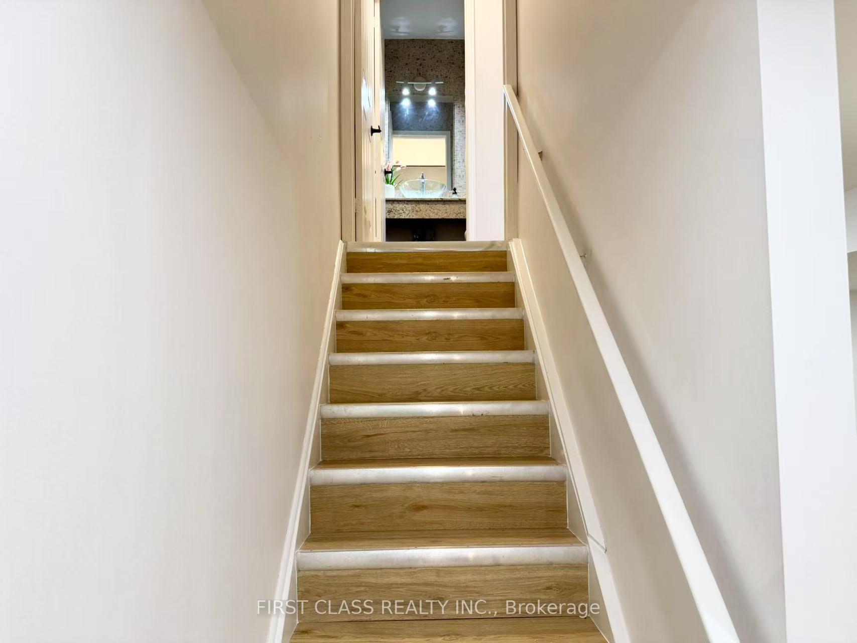 Photo 4 of 207 Bur Oak Avenue, Markham, Berczy — HOMEH
