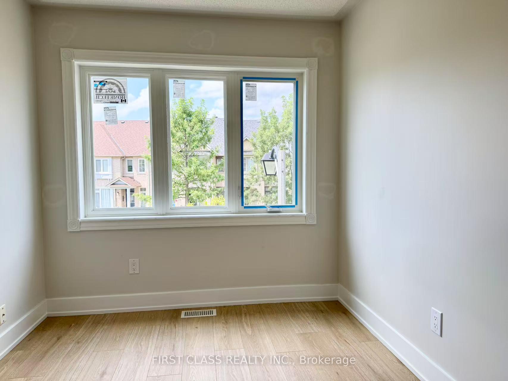 Photo 8 of 207 Bur Oak Avenue, Markham, Berczy — HOMEH