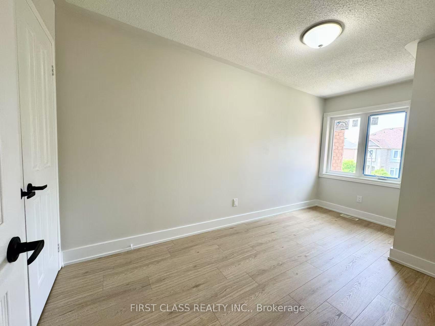 Photo 12 of 207 Bur Oak Avenue, Markham, Berczy — HOMEH