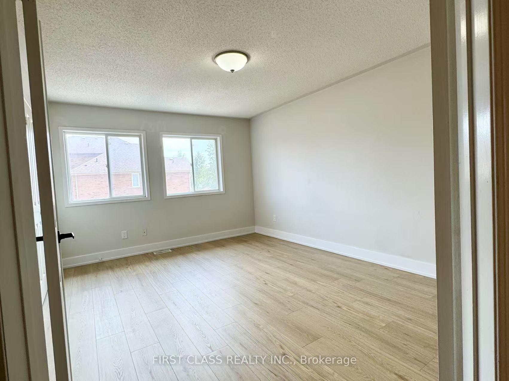 Photo 16 of 207 Bur Oak Avenue, Markham, Berczy — HOMEH