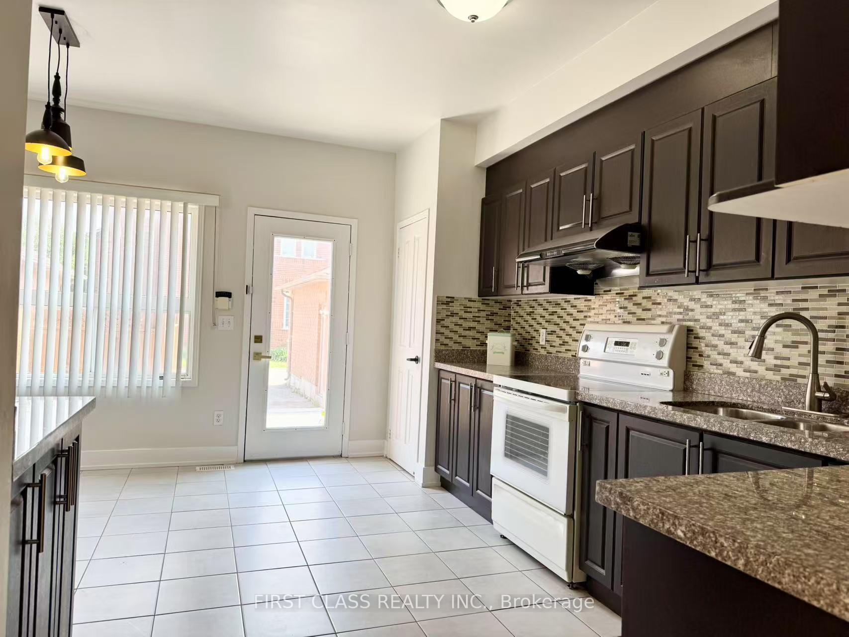 Photo 23 of 207 Bur Oak Avenue, Markham, Berczy — HOMEH