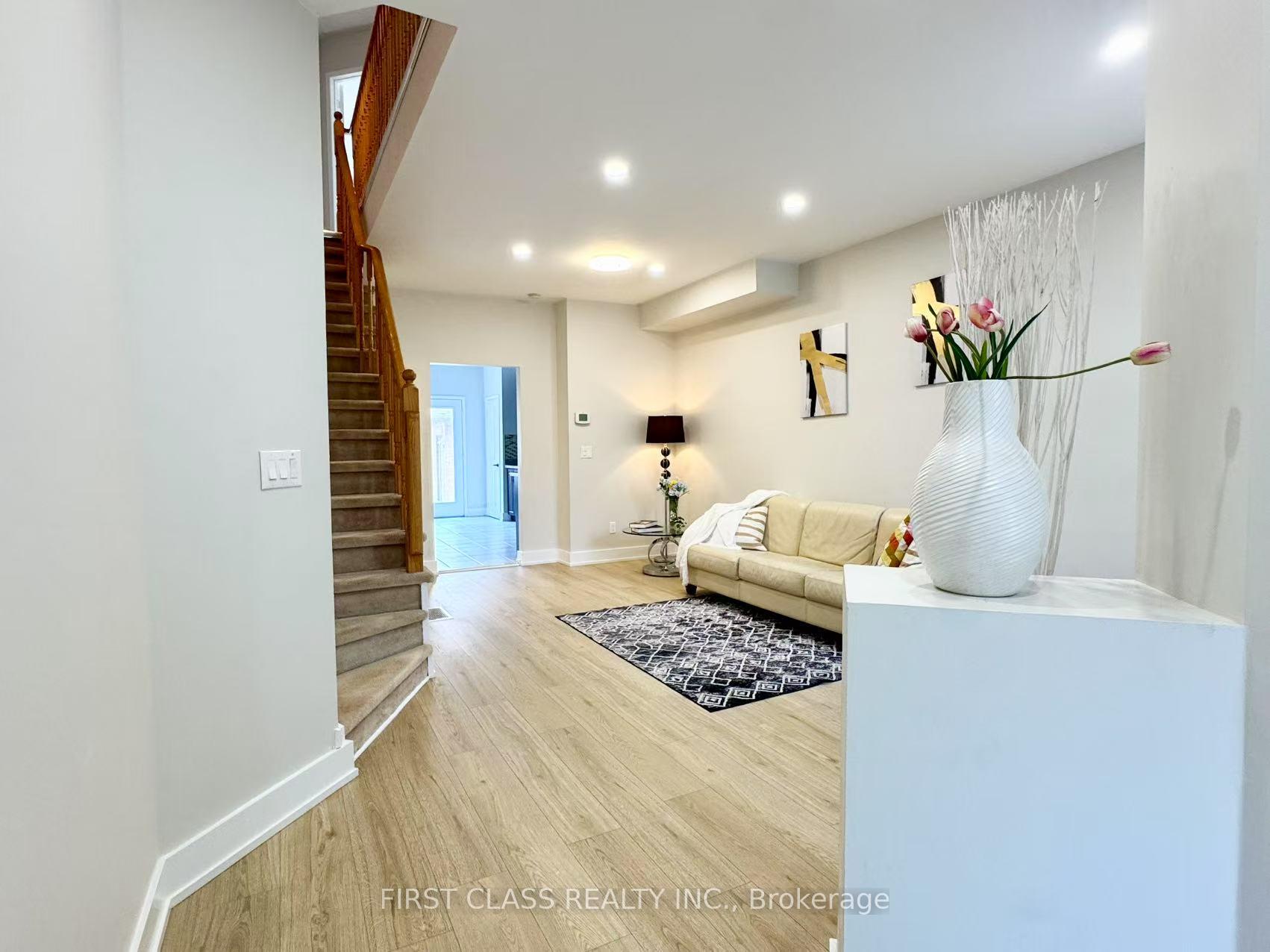 Photo 25 of 207 Bur Oak Avenue, Markham, Berczy — HOMEH
