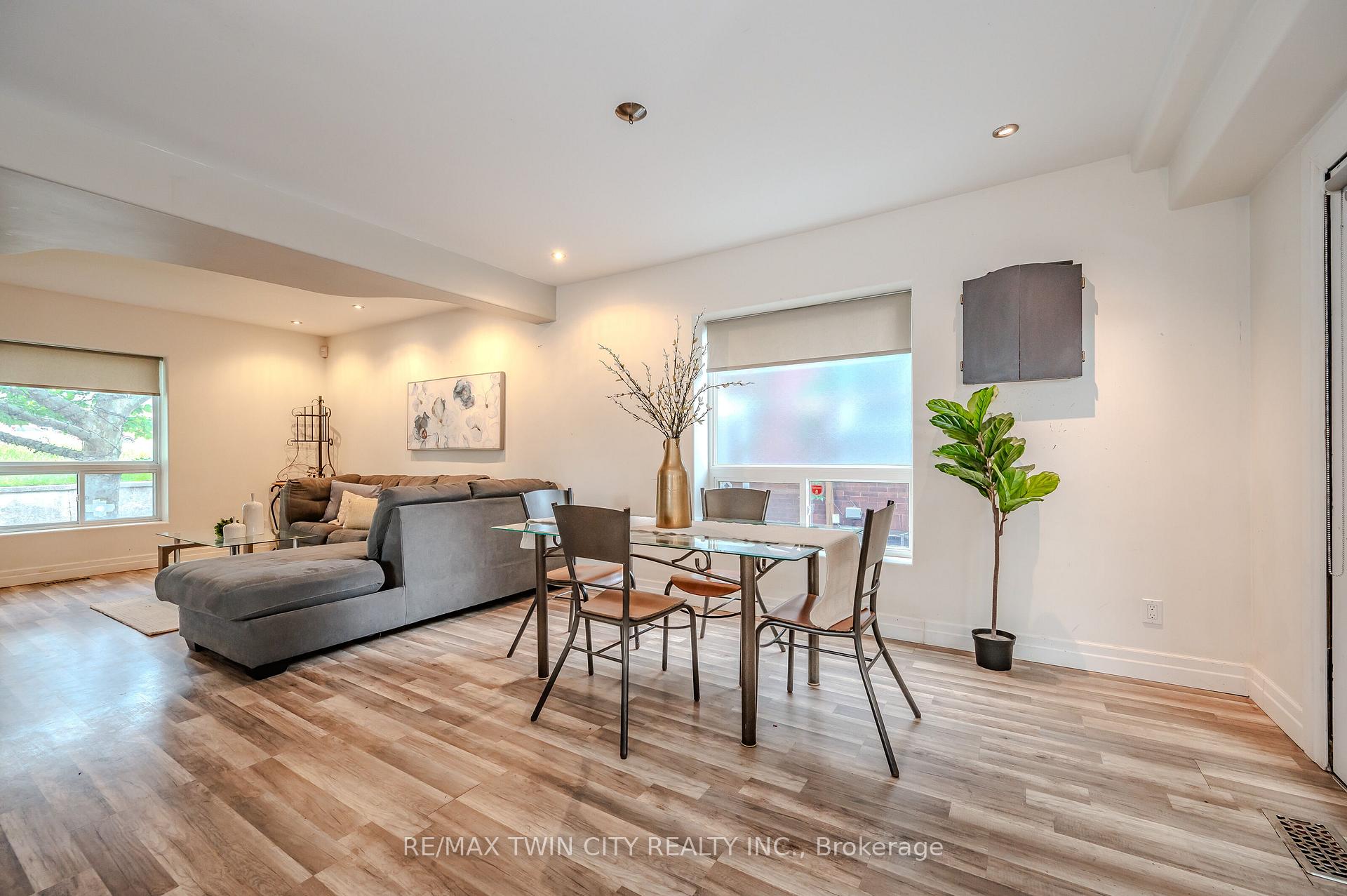 Photo 8 of 33 Glasgow Street, Kitchener — HOMEH