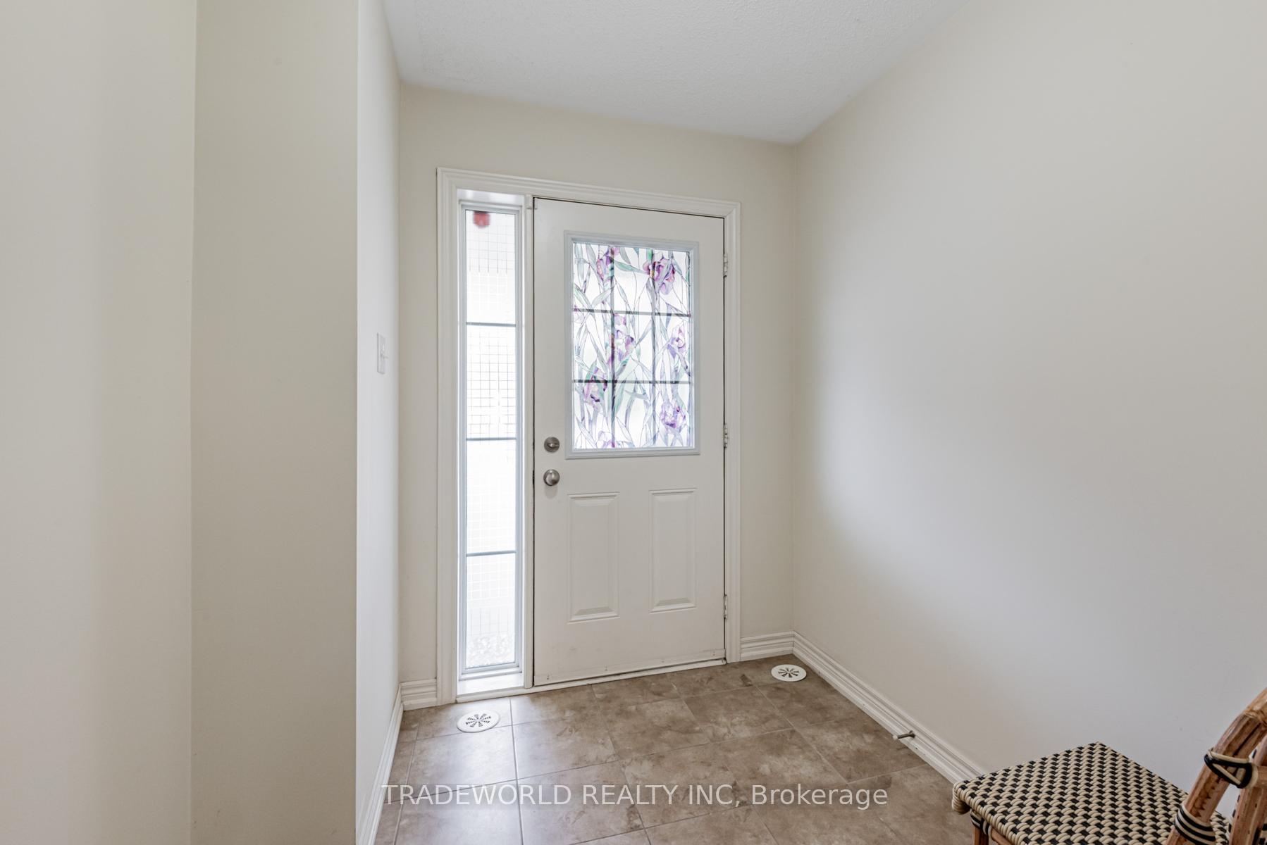 Photo 3 of 11 Roy Grove Way, Markham, Greensborough — HOMEH