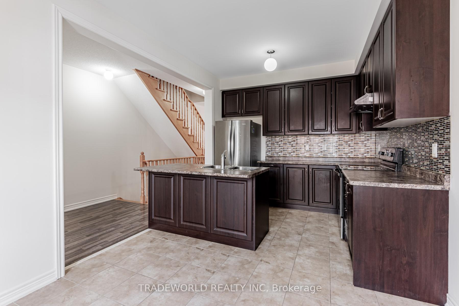 Photo 14 of 11 Roy Grove Way, Markham, Greensborough — HOMEH