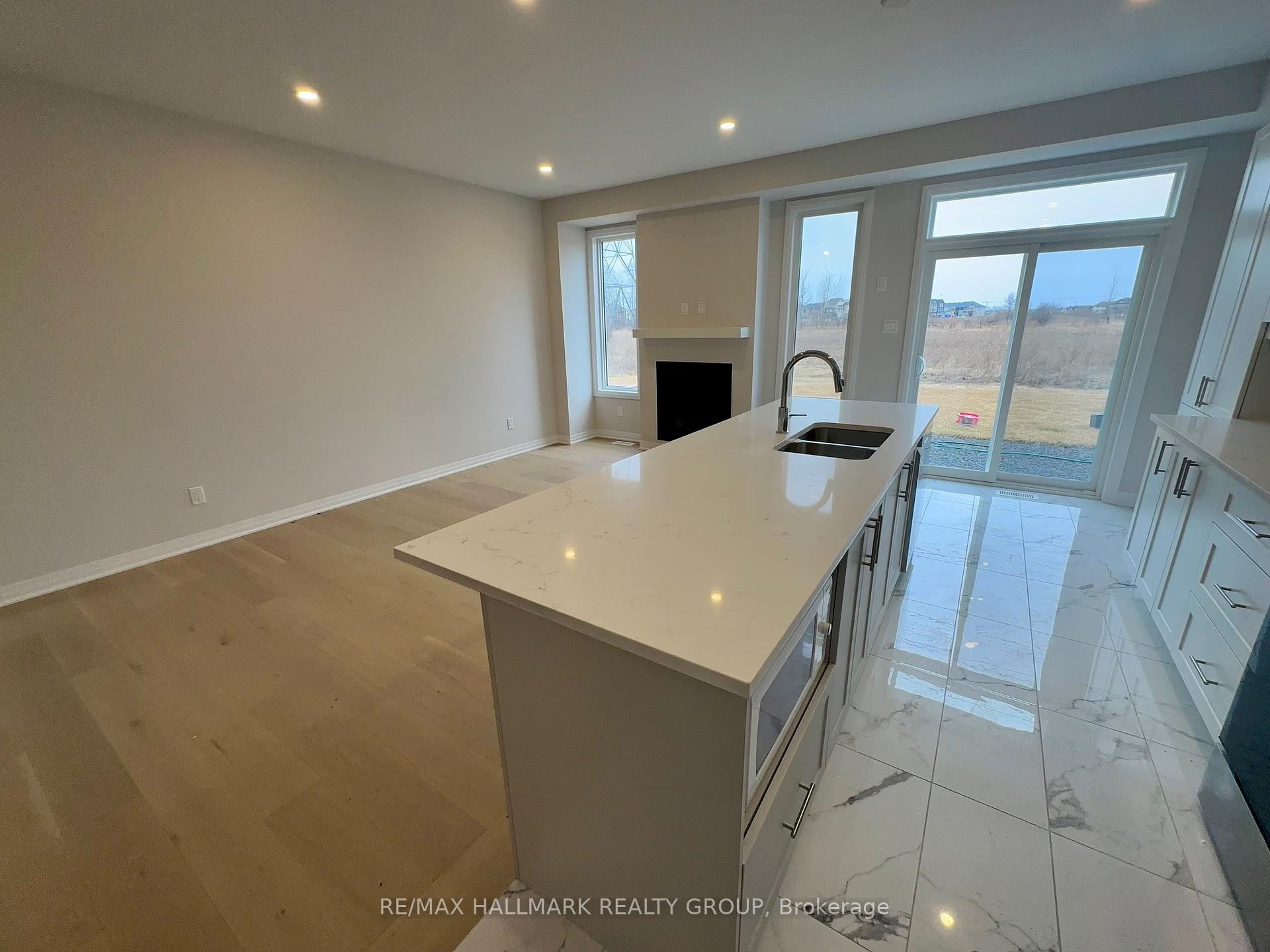 Photo 9 of 276 Livery Street, Ottawa, Kanata - Emerald Meadows/Trailwest — HOMEH