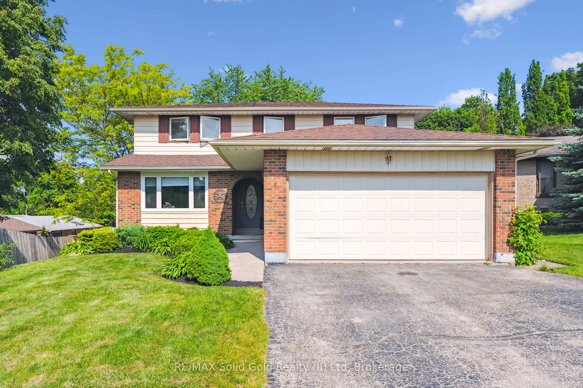 Photo 1 of 44 Sandsprings Court, Kitchener — HOMEH