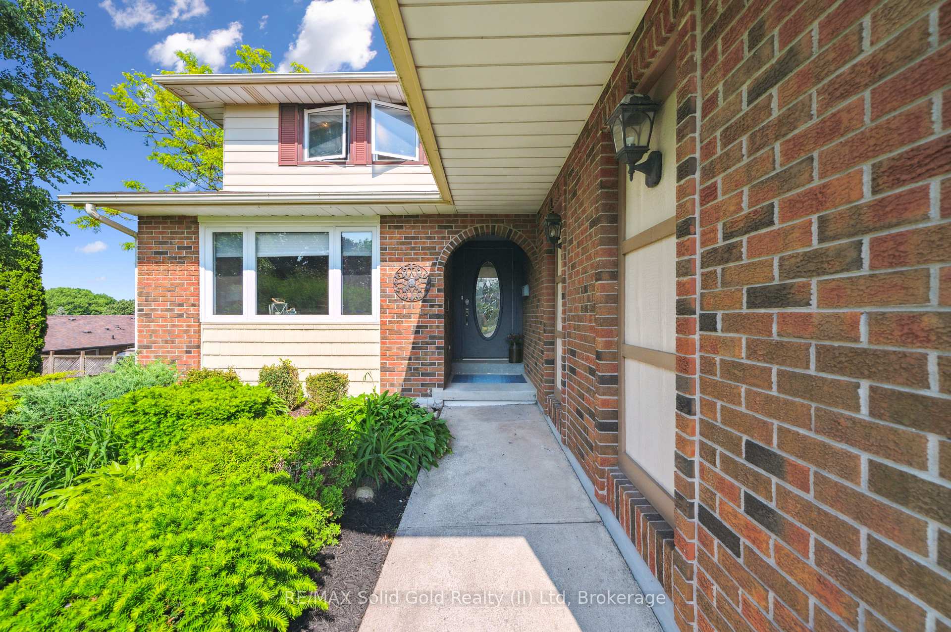 Photo 3 of 44 Sandsprings Court, Kitchener — HOMEH