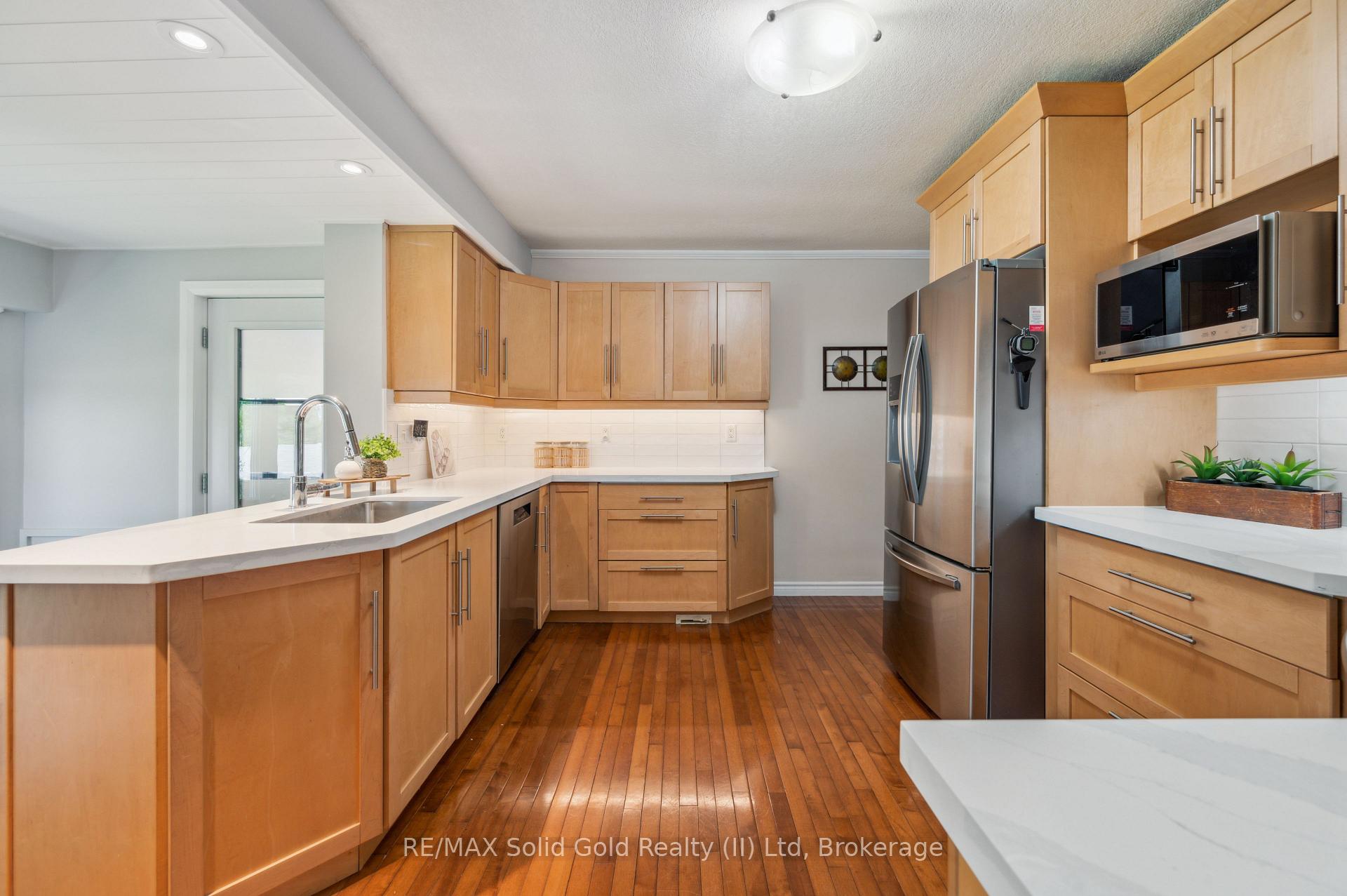 Photo 11 of 44 Sandsprings Court, Kitchener — HOMEH