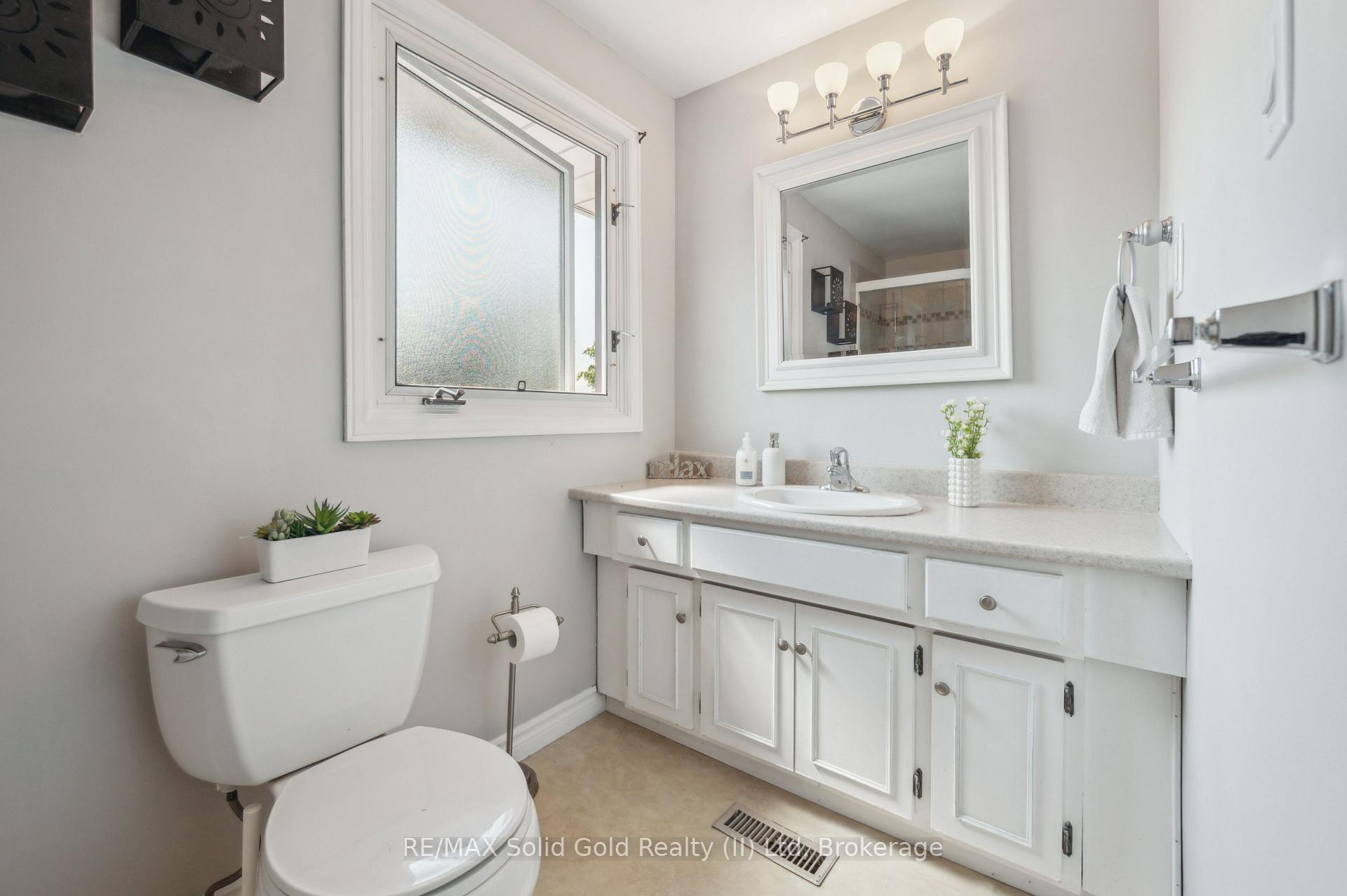 Photo 27 of 44 Sandsprings Court, Kitchener — HOMEH