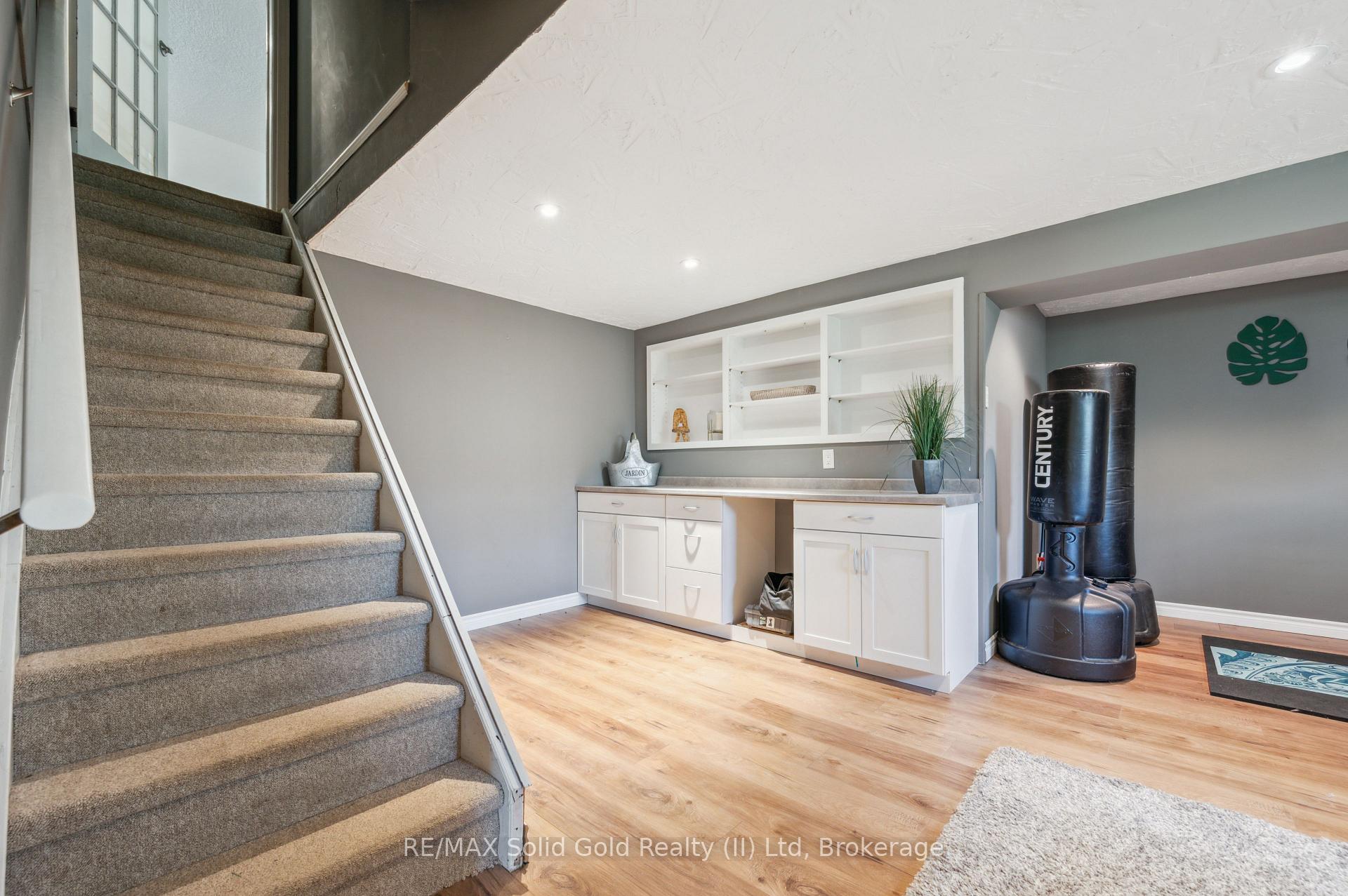 Photo 31 of 44 Sandsprings Court, Kitchener — HOMEH