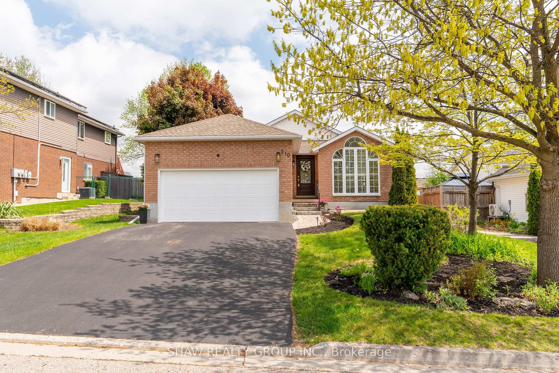 Photo 1 of 210 Misty Court, Kitchener — HOMEH
