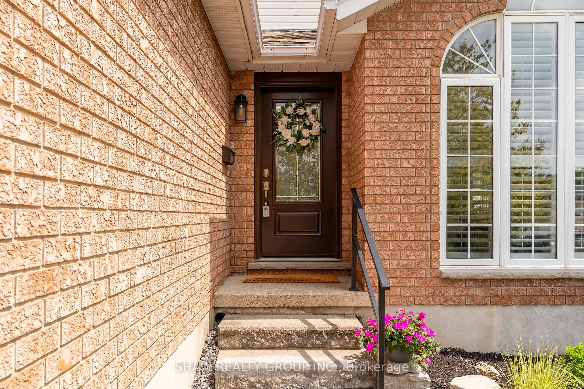 Photo 2 of 210 Misty Court, Kitchener — HOMEH