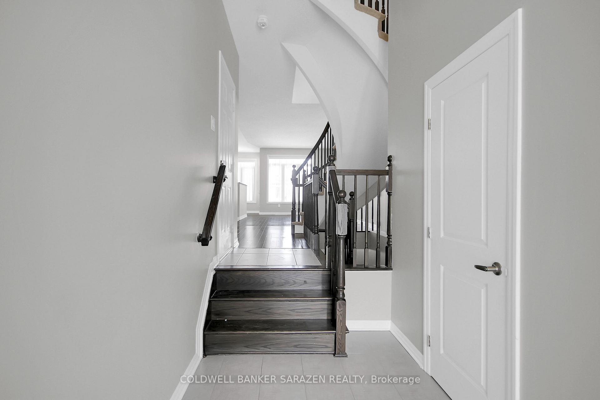 Photo 4 of 526 Rioja Street, Ottawa, Kanata - Emerald Meadows/Trailwest — HOMEH