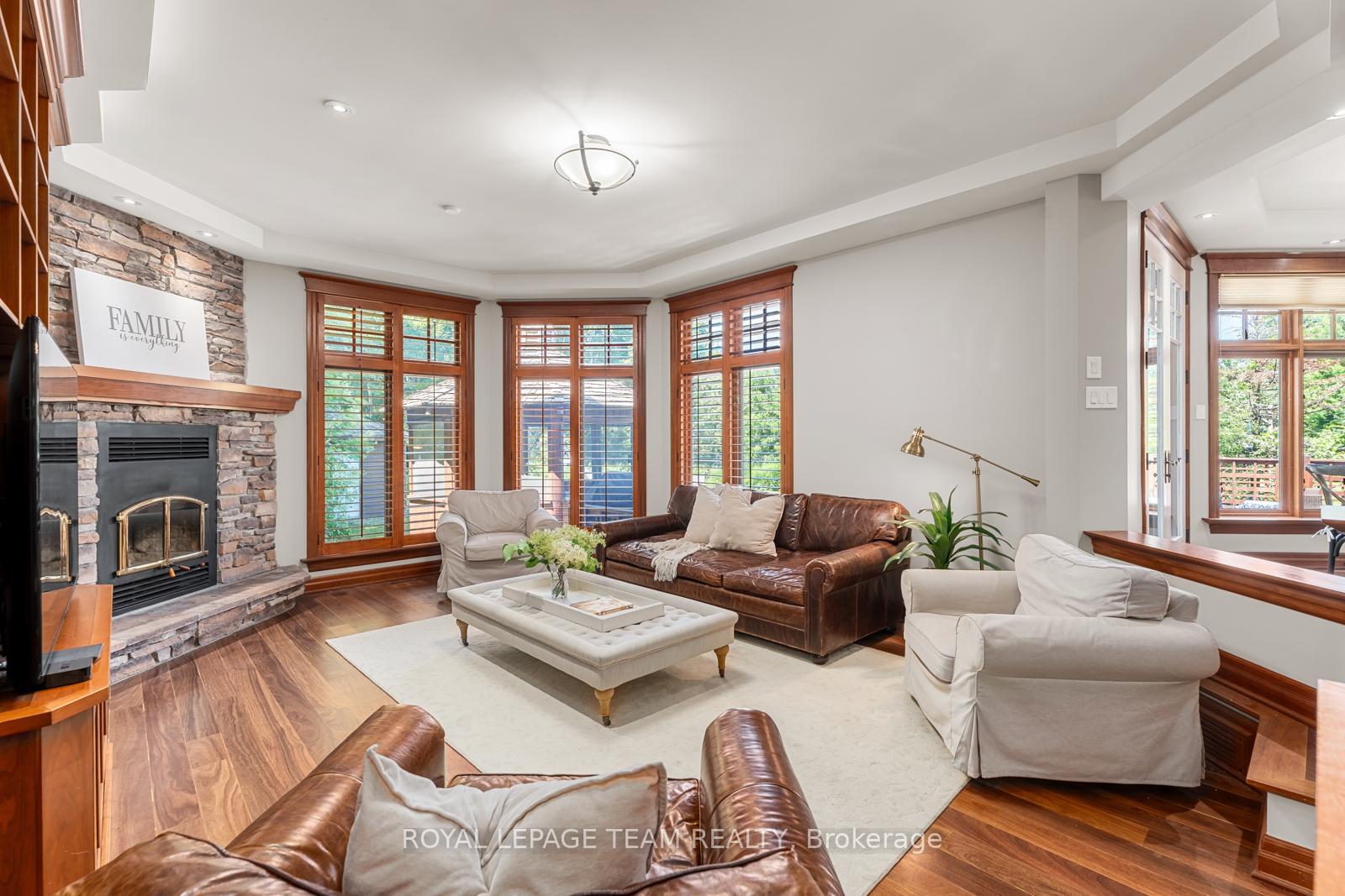 Photo 5 of 33 Marchbrook Circle, Ottawa, Kanata - Rural Kanata (Central) — HOMEH
