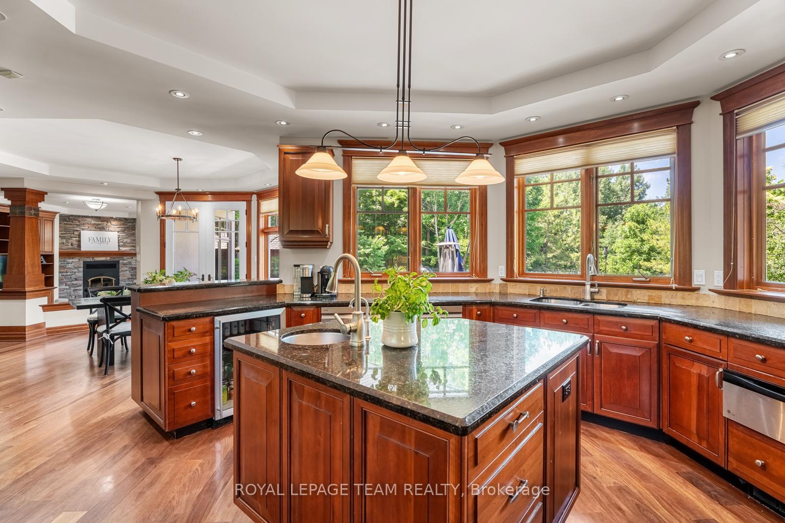 Photo 9 of 33 Marchbrook Circle, Ottawa, Kanata - Rural Kanata (Central) — HOMEH