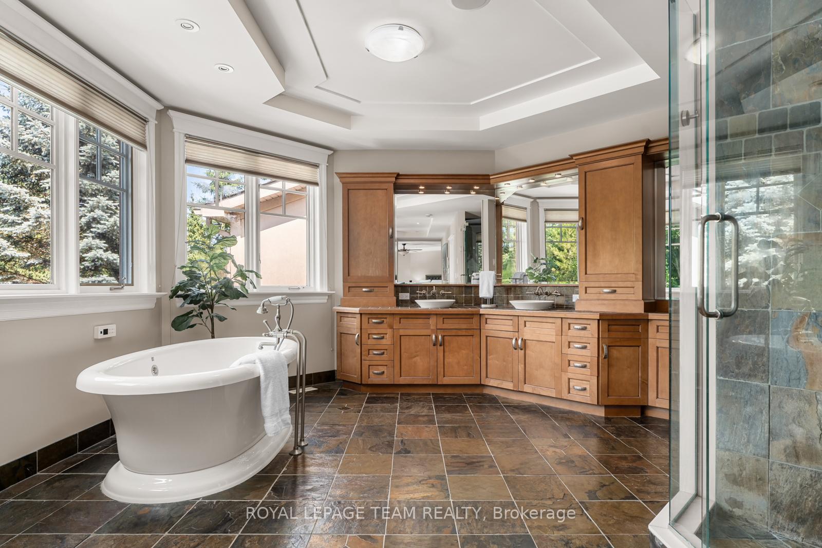 Photo 15 of 33 Marchbrook Circle, Ottawa, Kanata - Rural Kanata (Central) — HOMEH