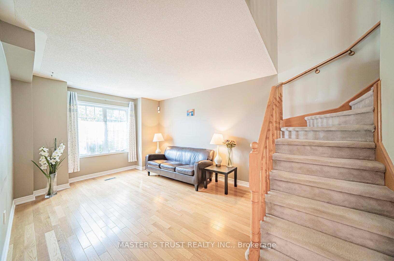 Photo 3 of 124 White's Hill Avenue, Markham, Cornell — HOMEH