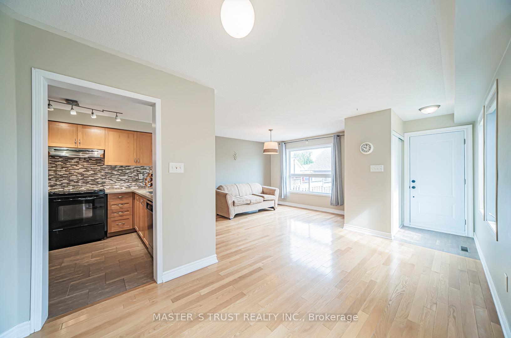 Photo 10 of 124 White's Hill Avenue, Markham, Cornell — HOMEH