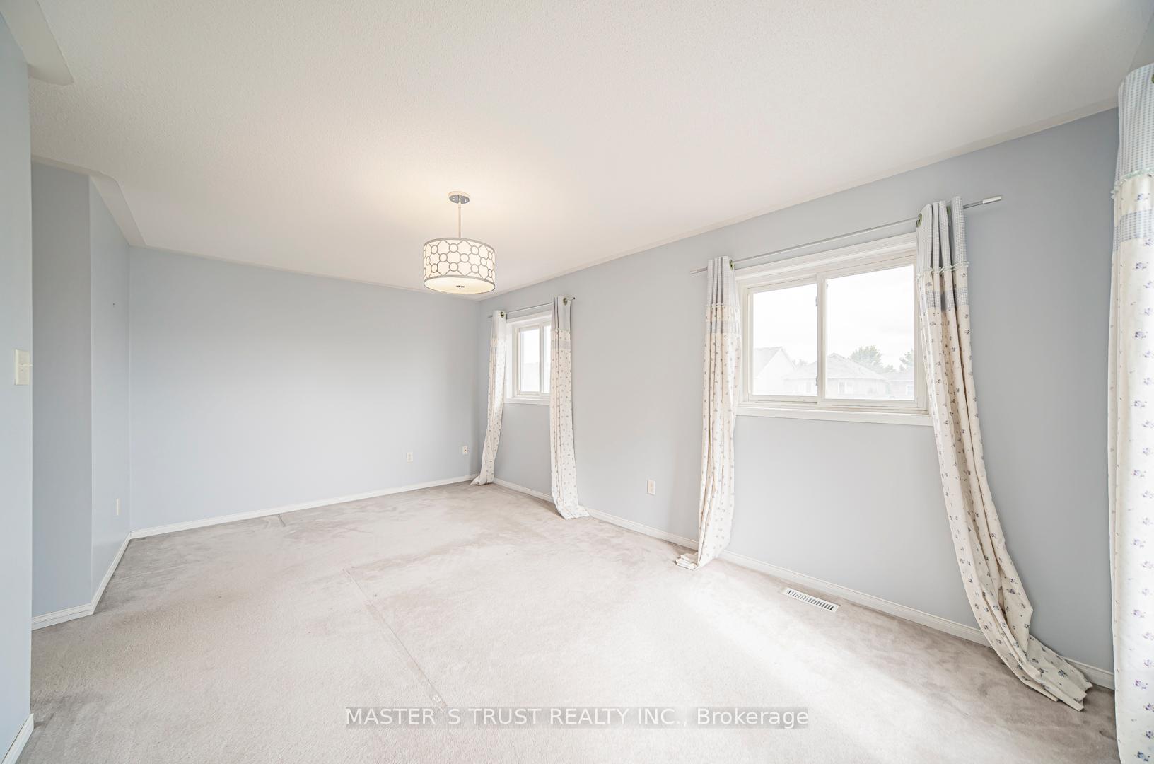 Photo 15 of 124 White's Hill Avenue, Markham, Cornell — HOMEH