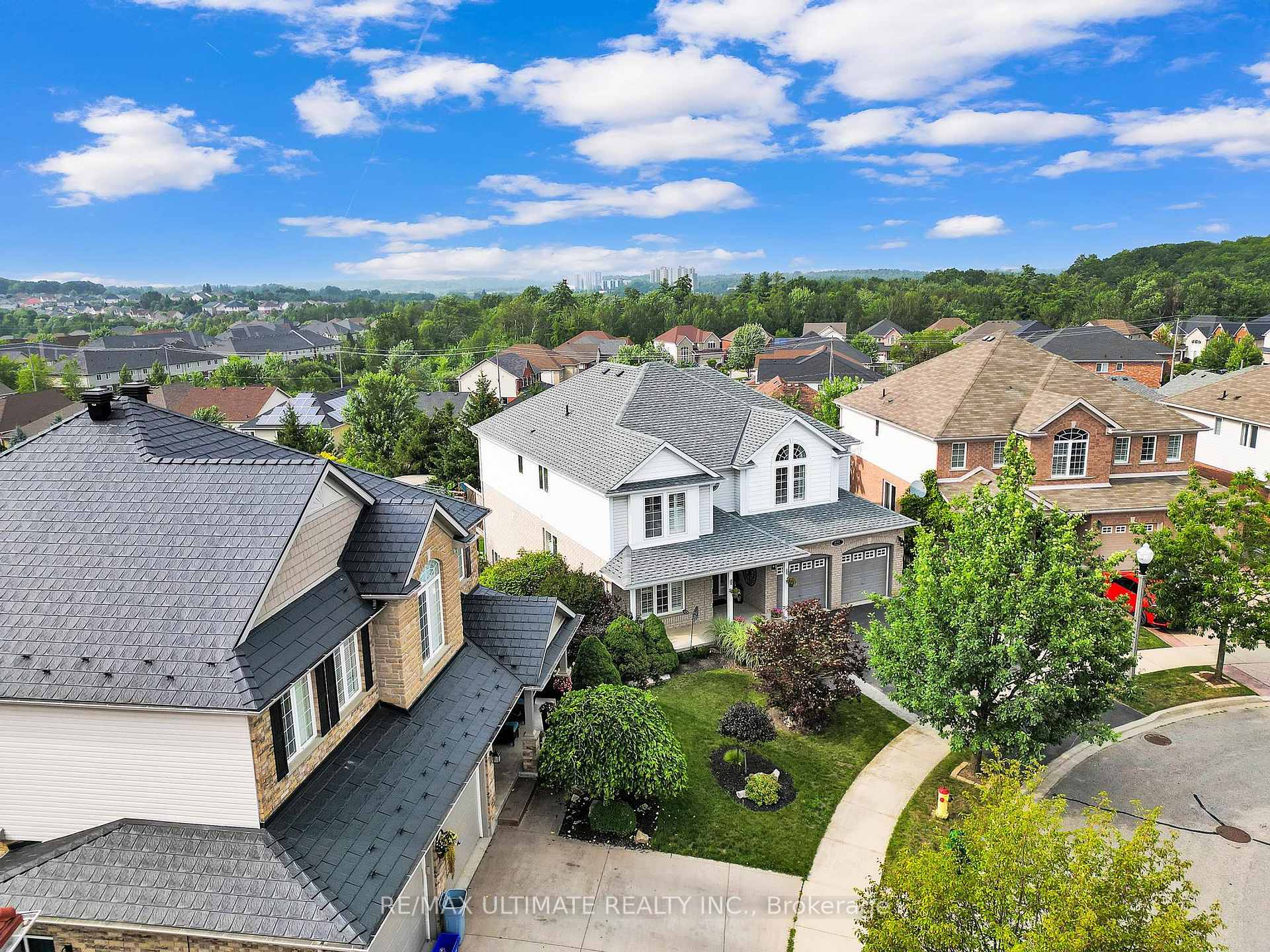 Photo 3 of 936 Manorbrook Court, Kitchener — HOMEH